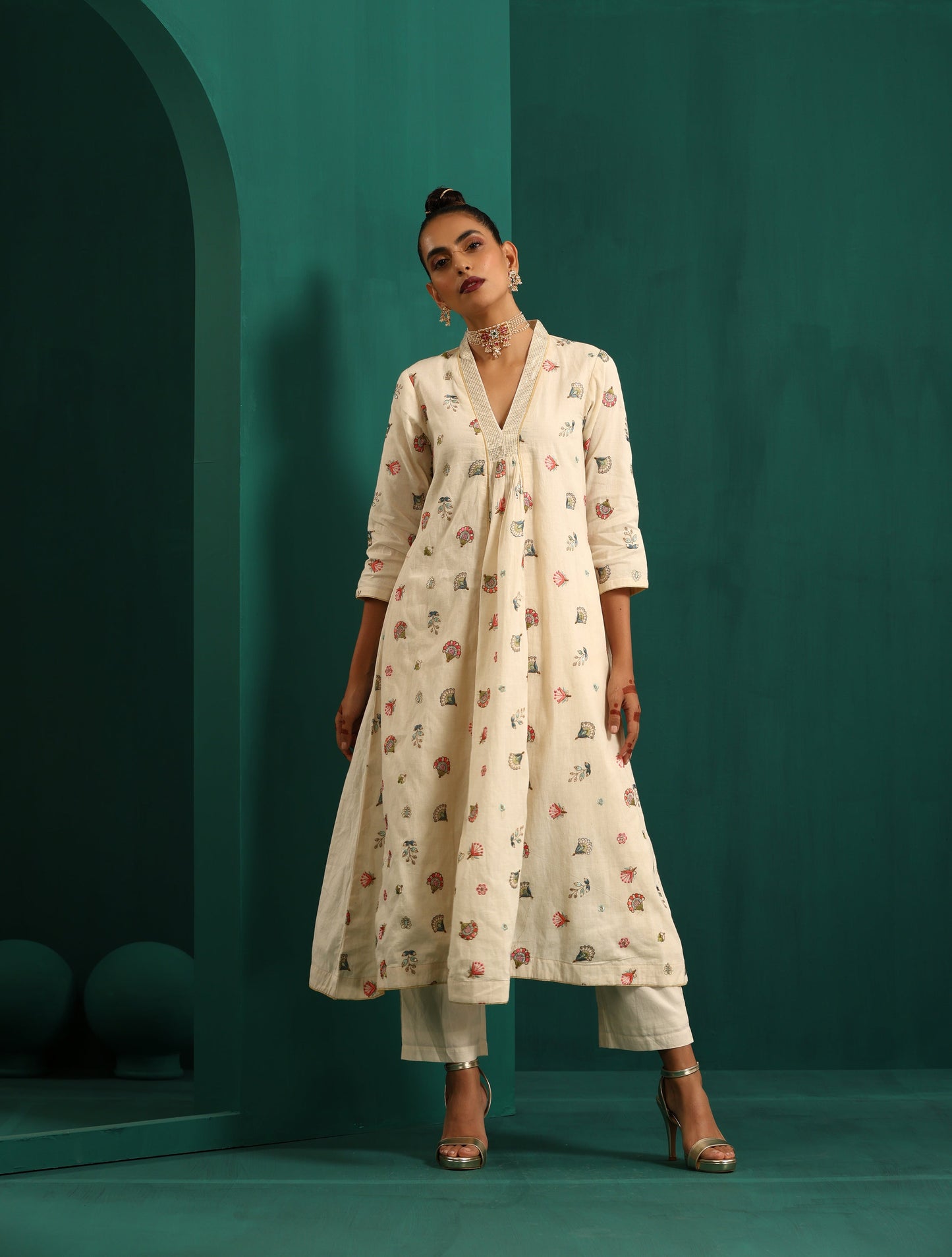 trueBrowns Ivory Multi Color Floral Cotton Front Gathered Kurta Pant Set - Distacart