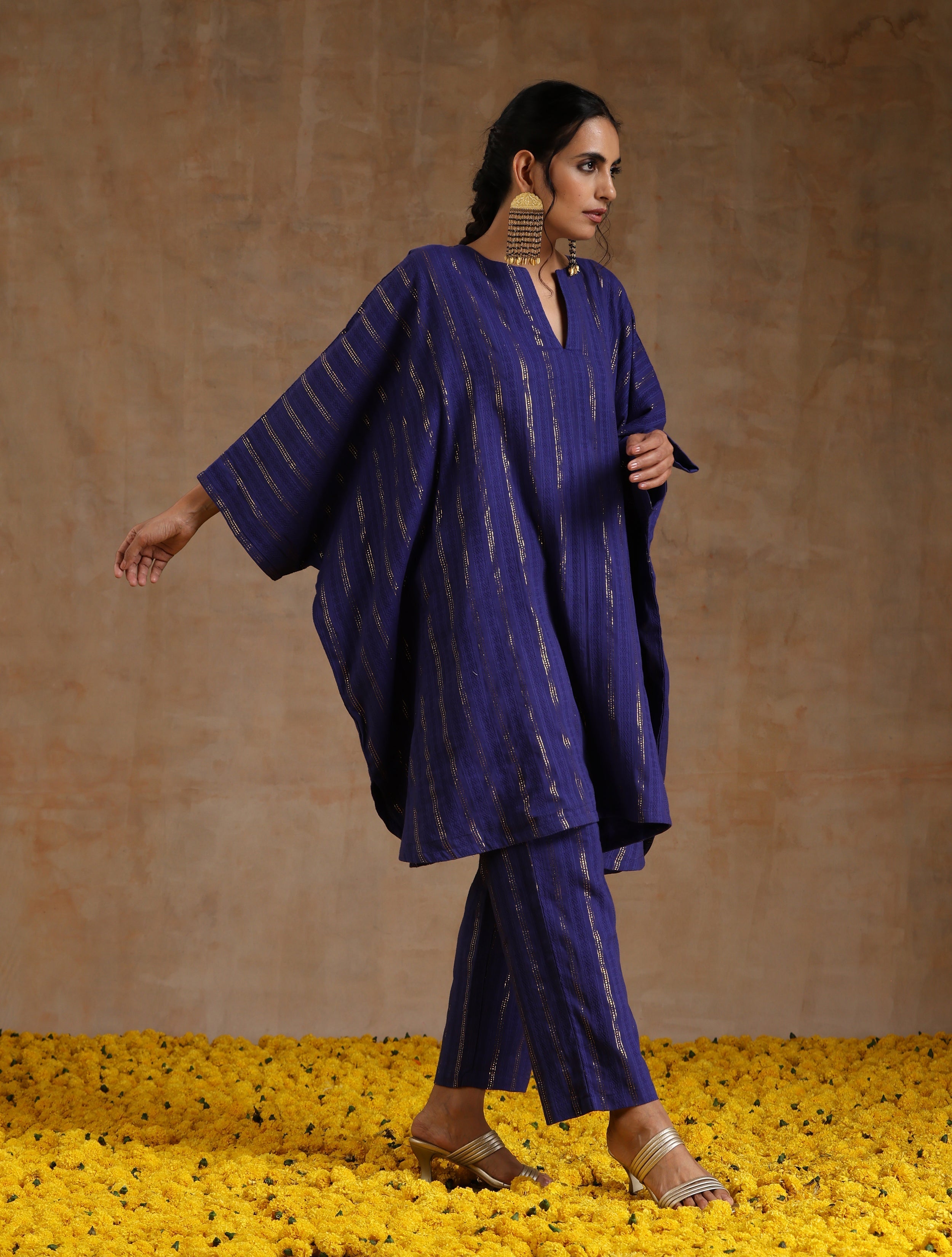 trueBrowns Spectrum Blue Gold Cotton Oversized Round Co-Ord Set - Distacart