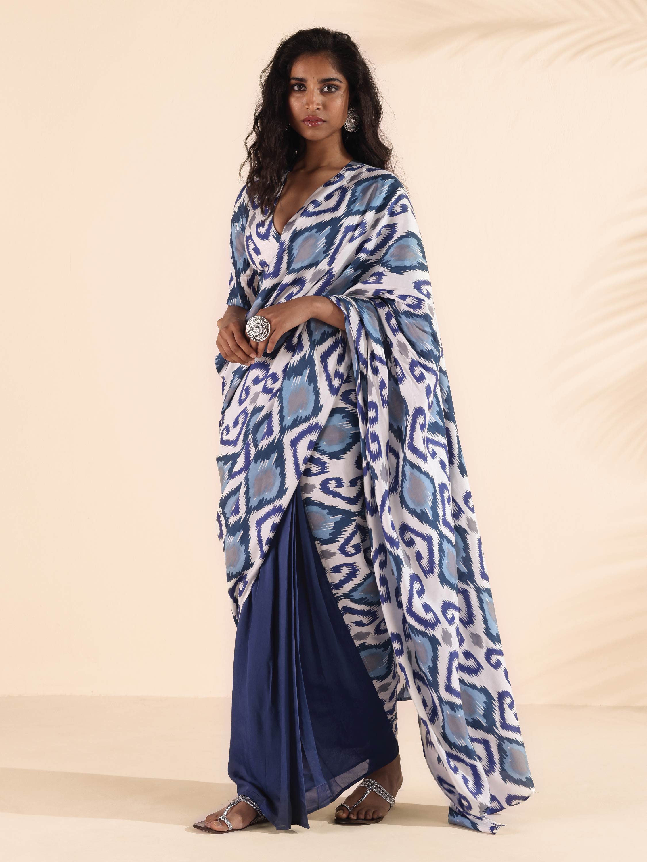 trueBrowns Blue White Muslin Ikat Saree - Distacart