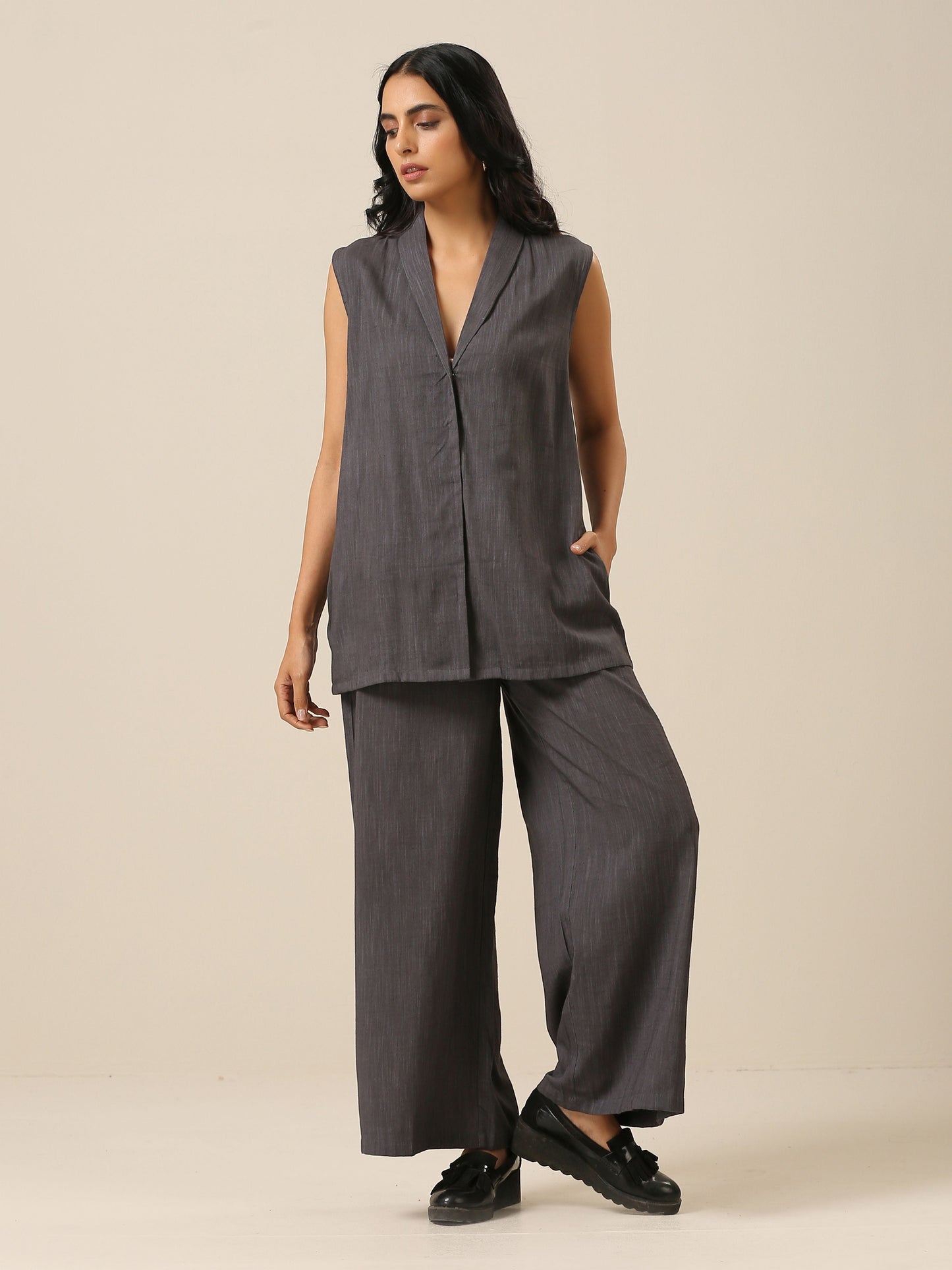 trueBrowns Slate Grey Slub Texture Sleevesless Jacket Pant Set - Distacart