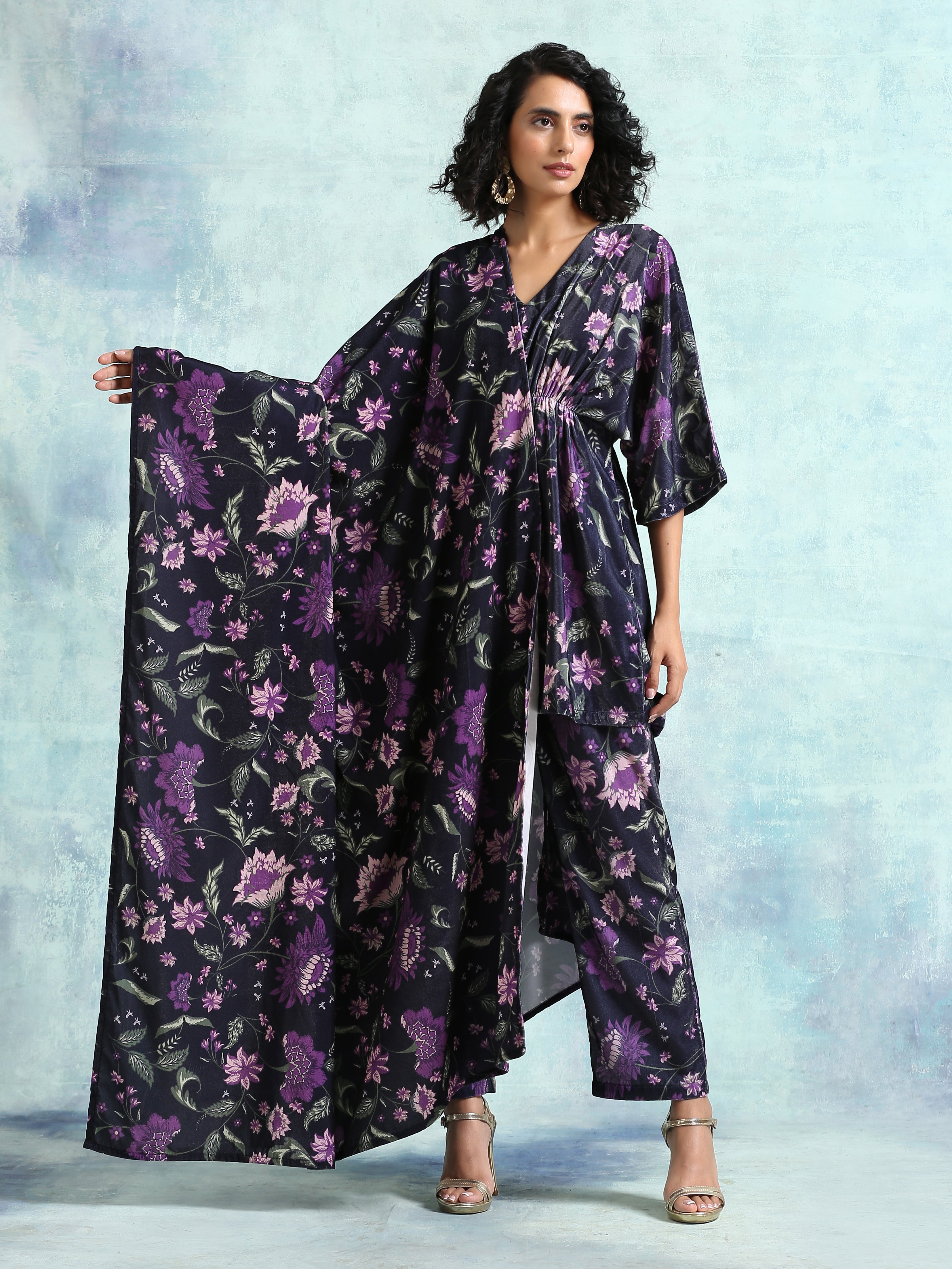 trueBrowns Black Printed Velvet Shawl - Distacart