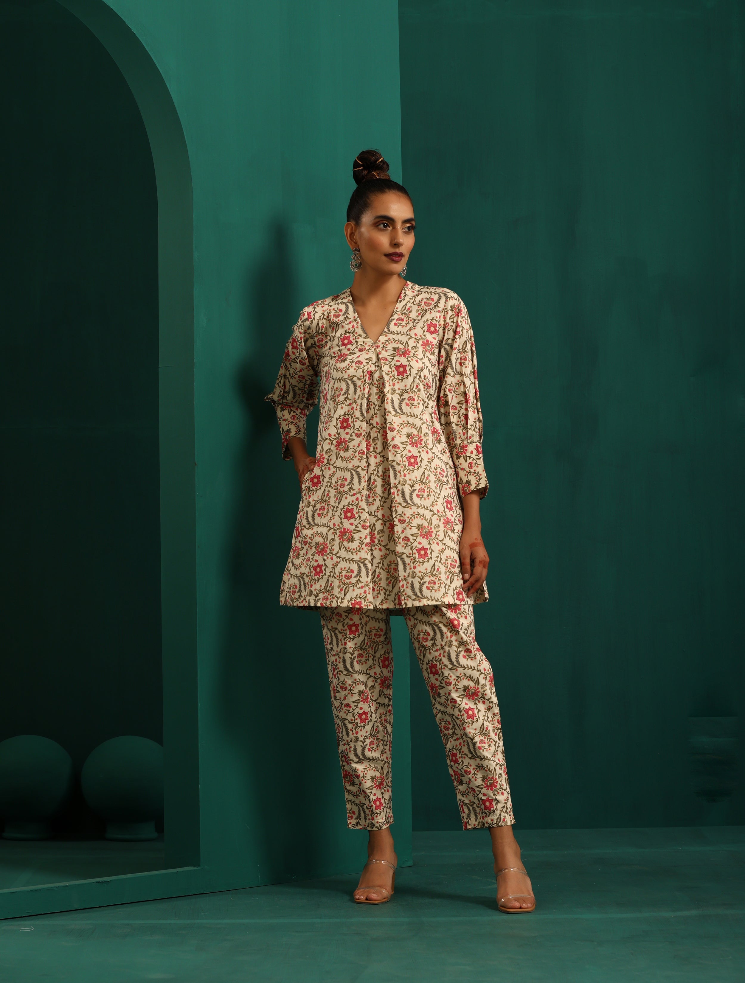 trueBrowns Pink Floral Cotton Printed Neck Pleat Co-ord Set - Distacart