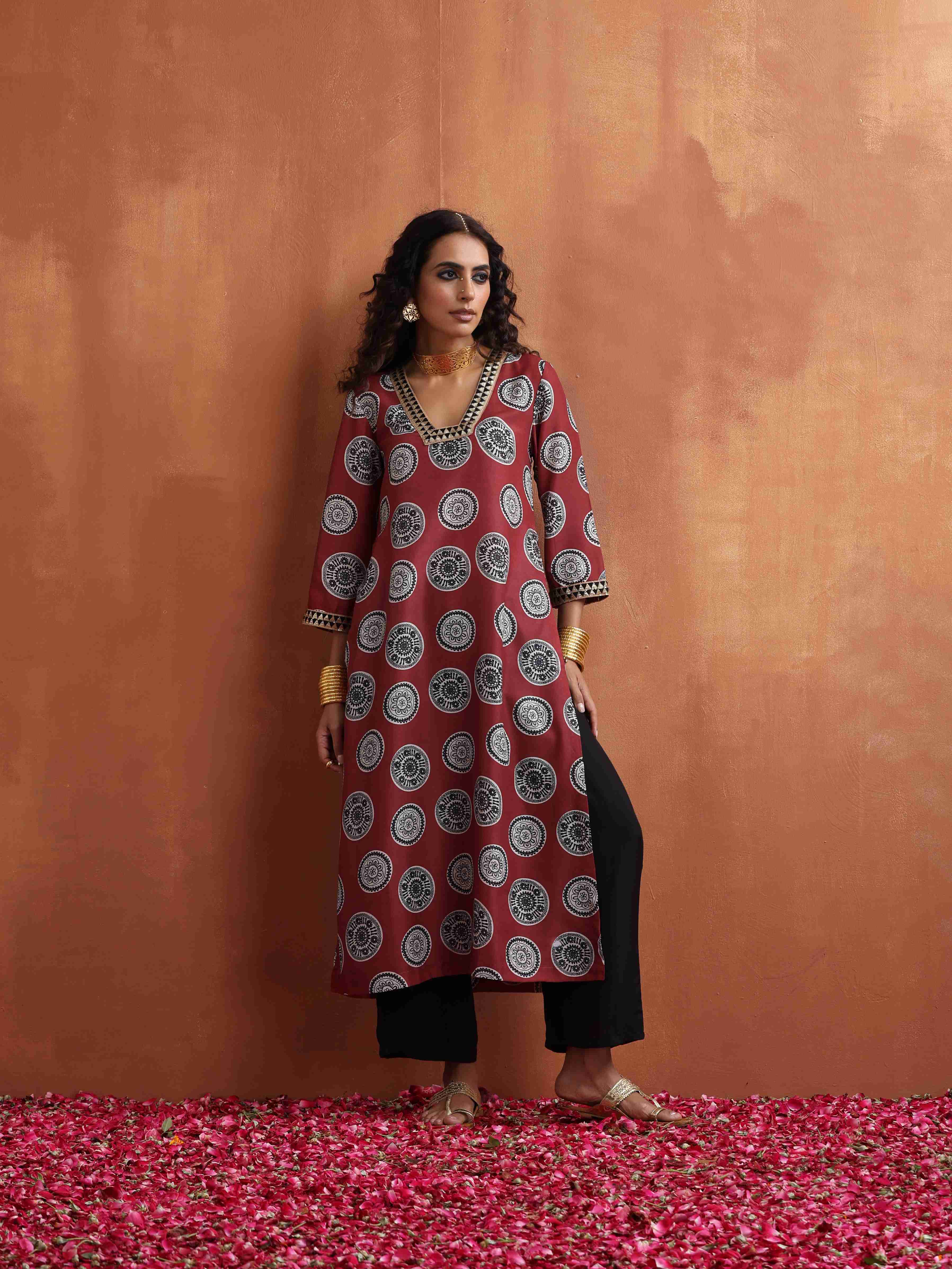 trueBrowns Maroon Print High Slit Kurta Set - Distacart