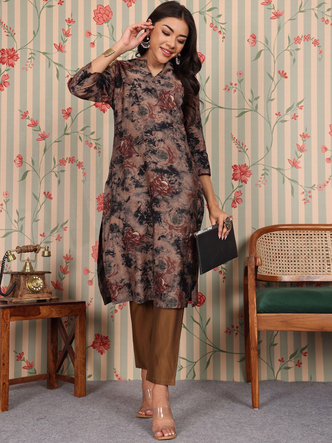 Ode by House of Pataudi Mandarin Collar Floral Printed Regular Chanderi Silk Kurta Set - Distacart