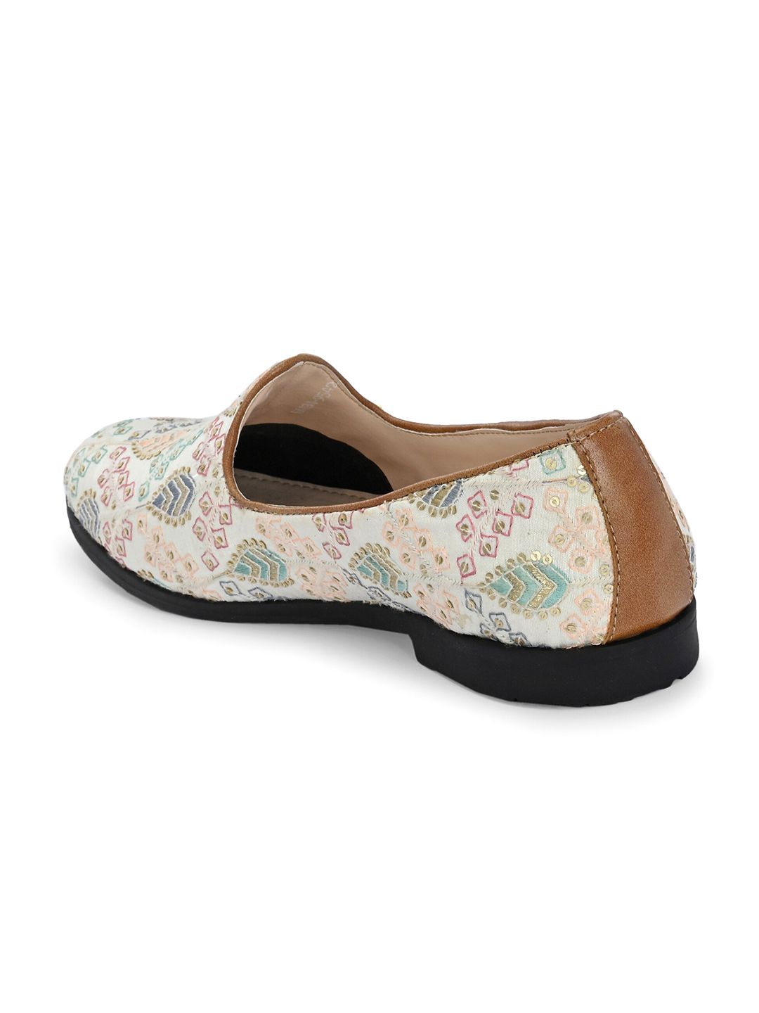 House of Pataudi Men Embroidered Lightweight Mojaris