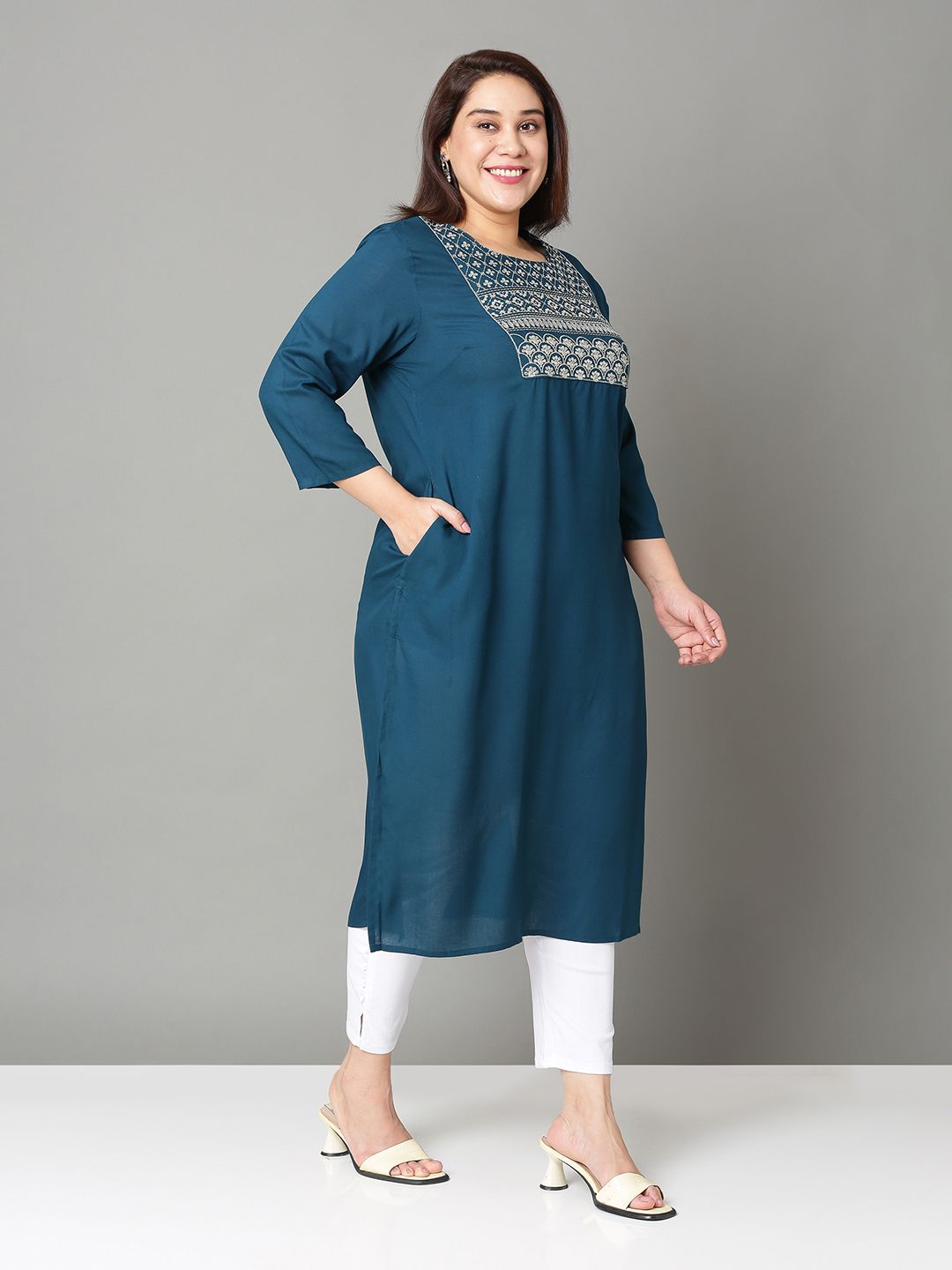 Sztori Plus Size Floral Yoke Design Thread Work Straight Kurta