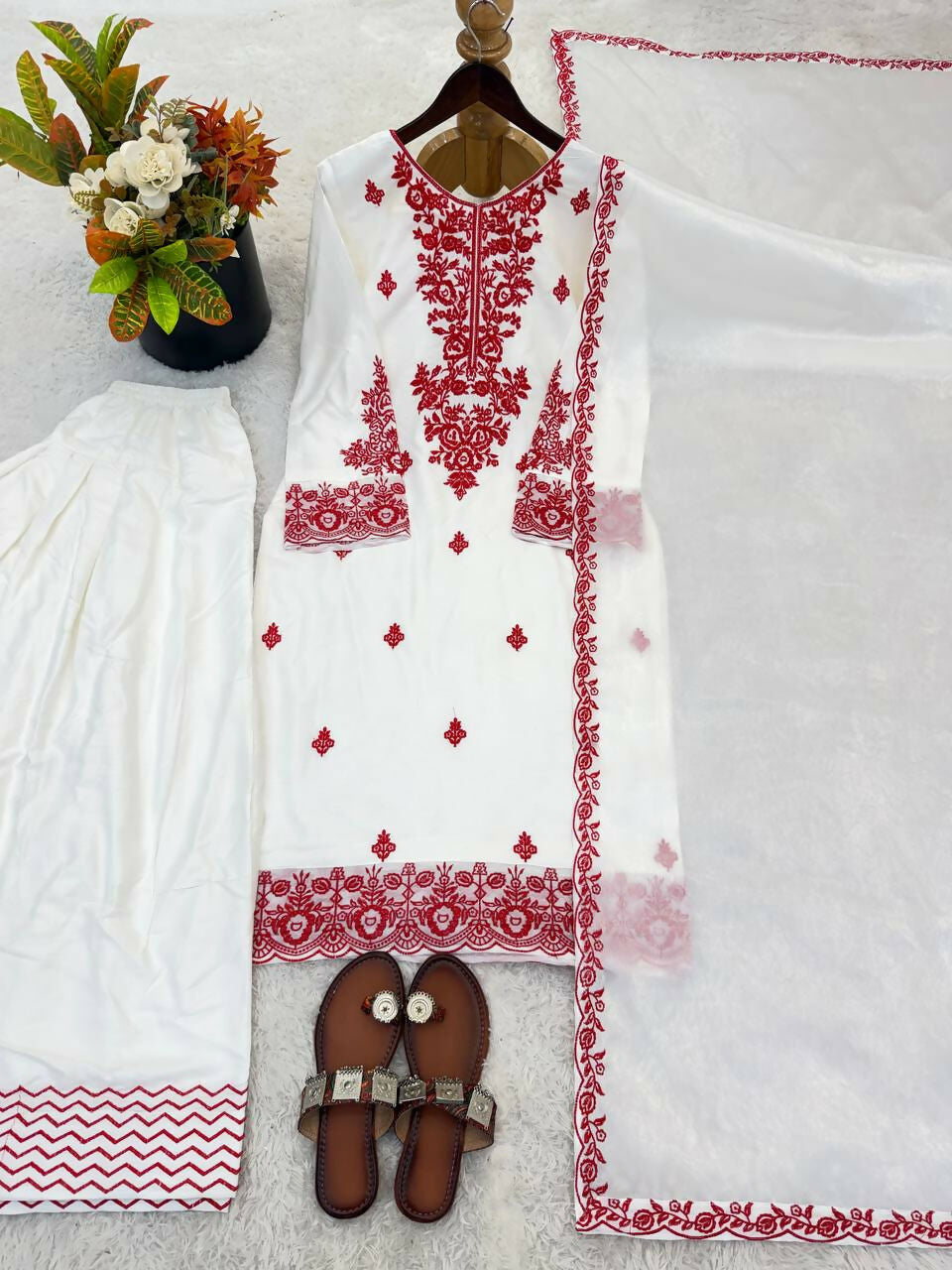 Teeya Creation Womens Trendy Stylish Embroidery Thread Work Kurta Set - Dista