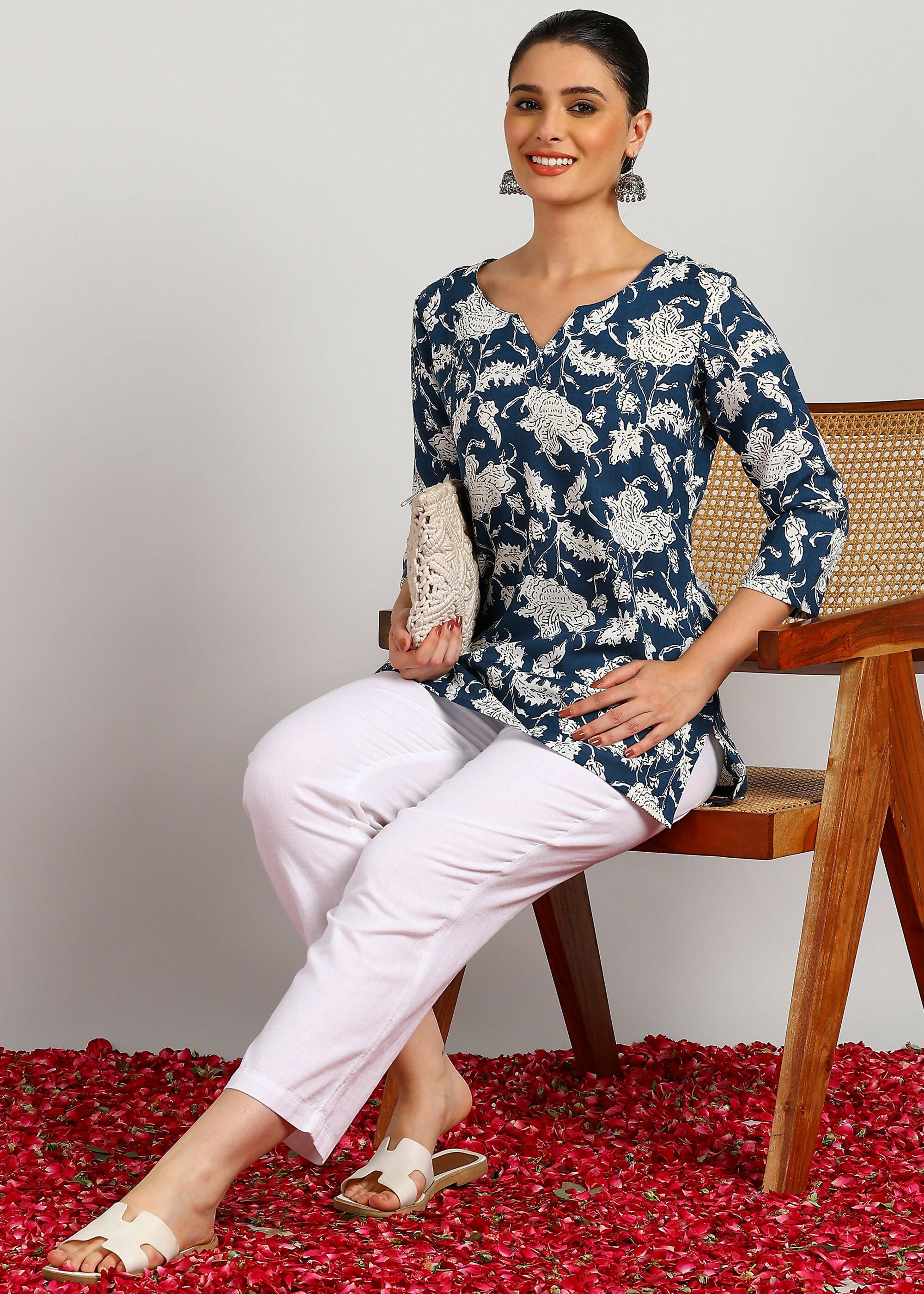 Aavyora Women's Navy Blue & White Floral Printed Tunic