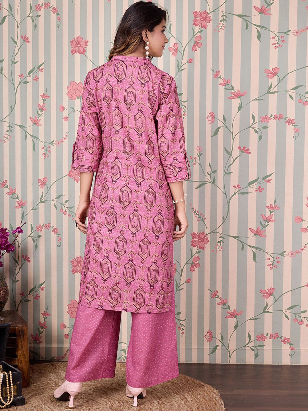 Ode by House of Pataudi Floral Printed Regular Pure Cotton Kurta with Trousers - Distacart