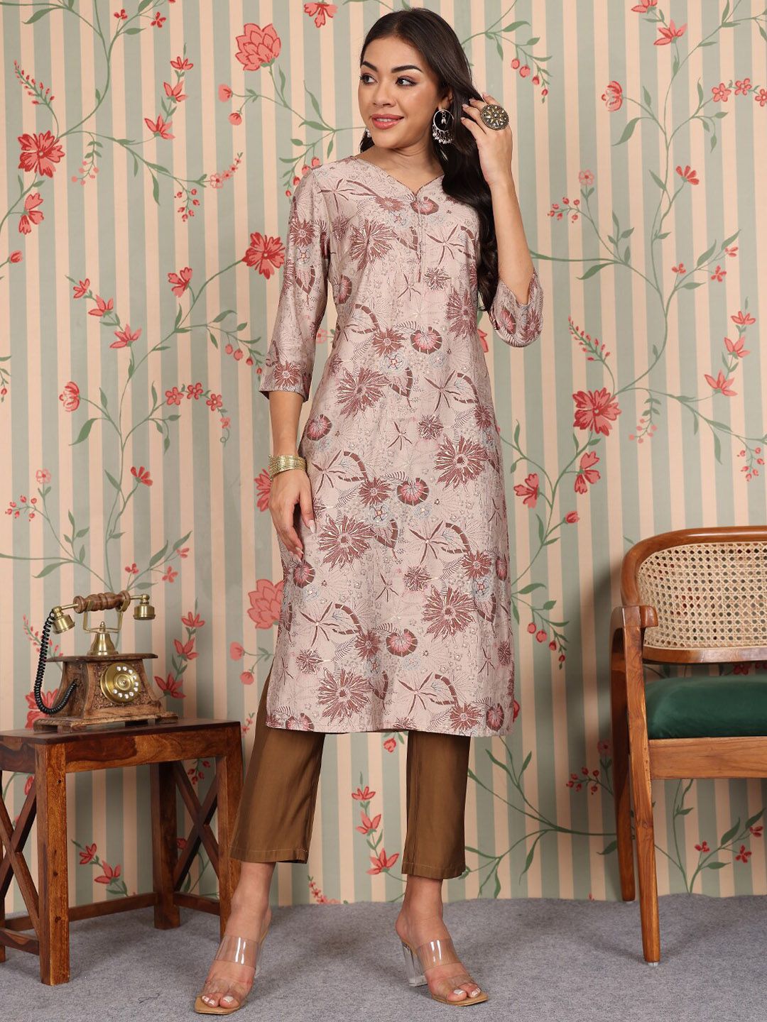 Ode by House of Pataudi Floral Printed Regular Chanderi Silk Straight Kurta With Trousers - Distacart