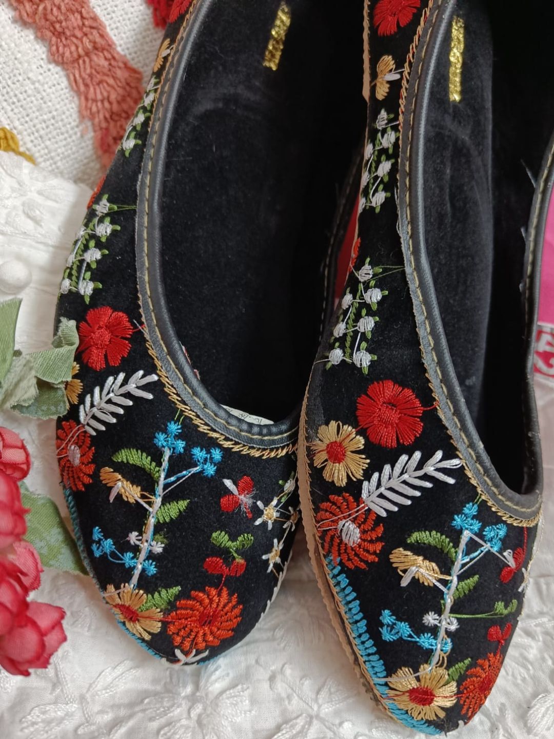 Desi Colour Women Indian Ethnic Footwear-Black Heavy Work-LR - Distacart