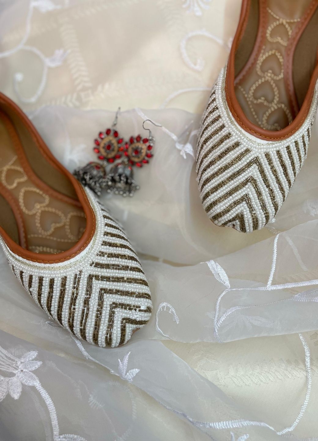 Desi Colour Women Indian Ethnic Footwear-Sleek Pearl-Off white - Distacart