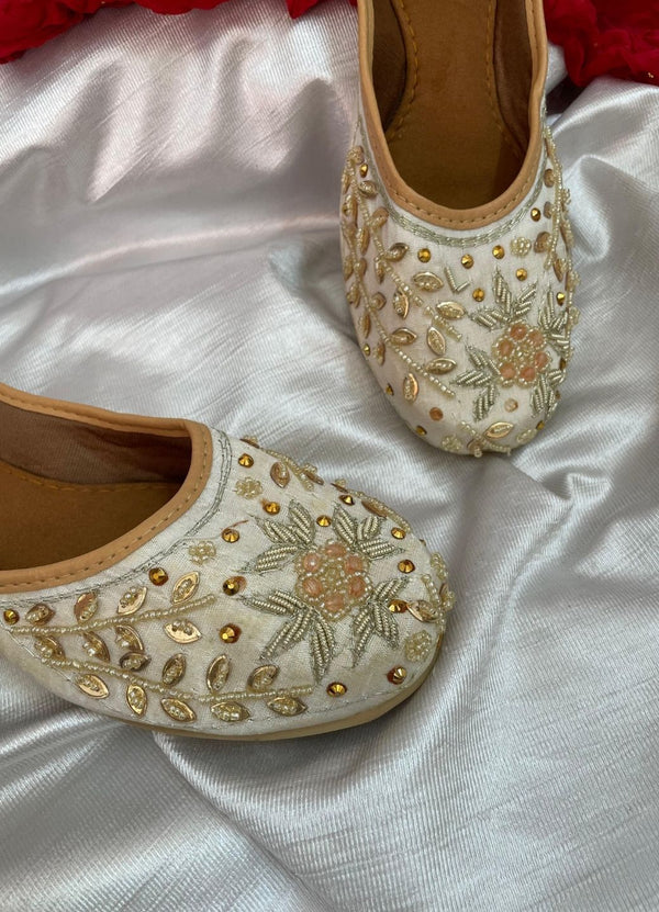 Desi Colour Women Indian Ethnic Footwear-White Dabka - Distacart