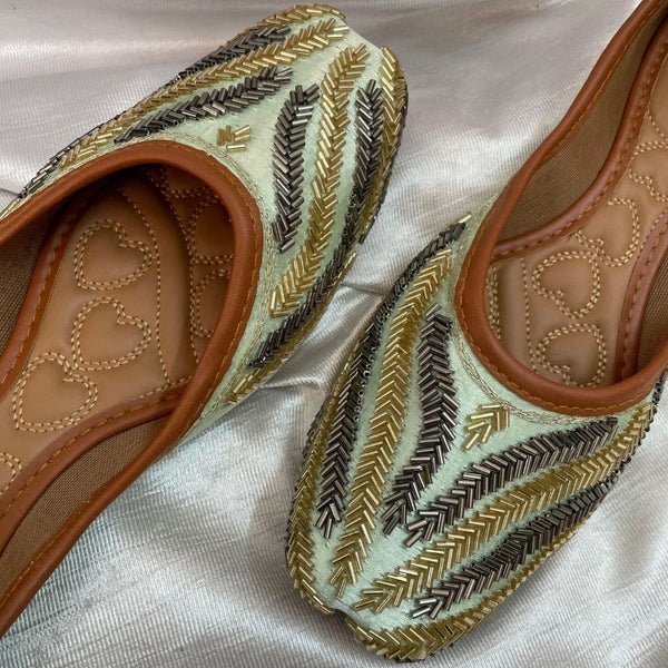 Desi Colour Women Indian Ethnic Footwear-Gold Lines - Distacart