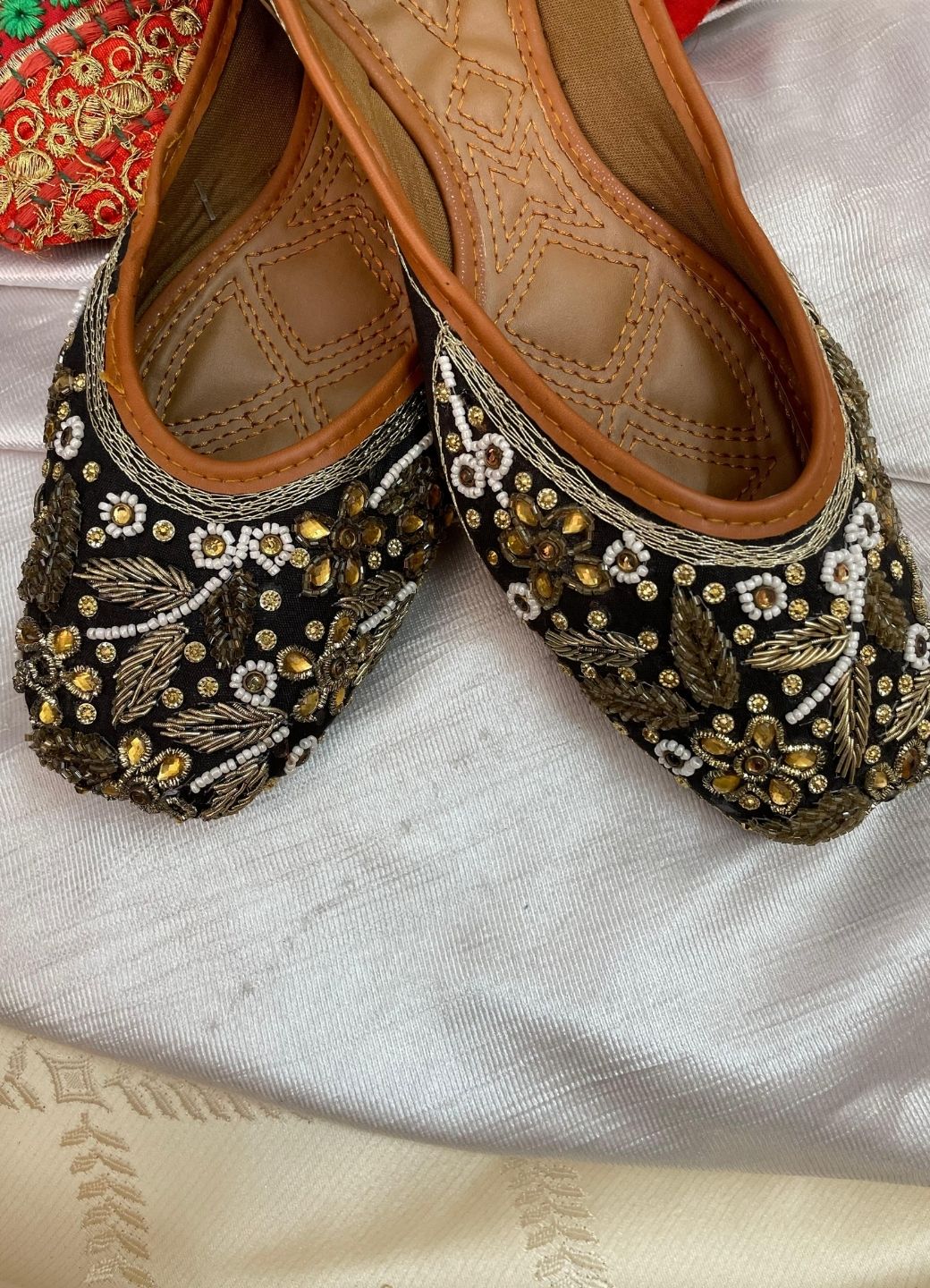 Desi Colour Women Indian Ethnic Footwear-Black Stones Flower - Distacart