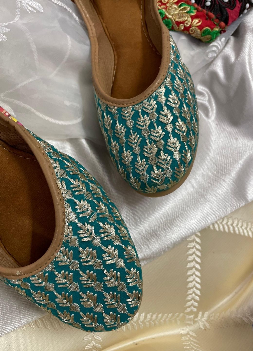 Desi Colour Women Indian Ethnic Footwear-Green Thread - Distacart