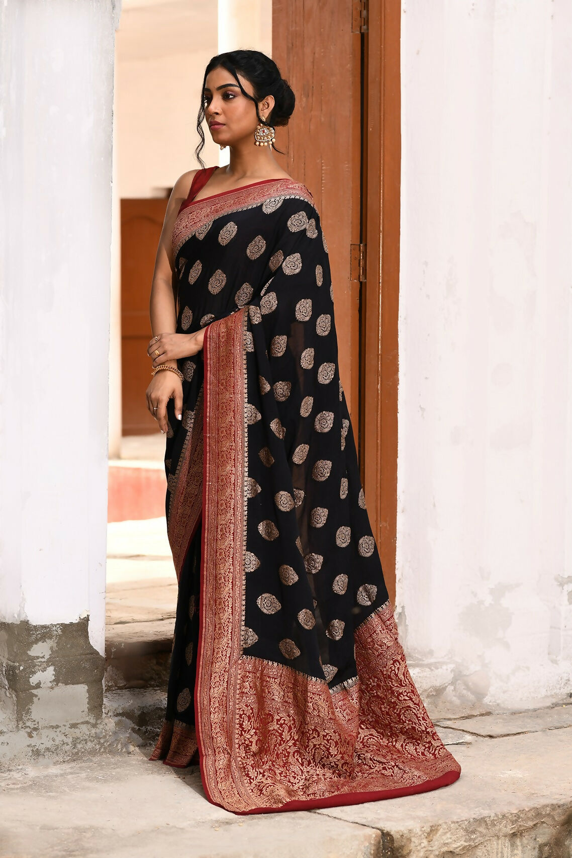 Joban Fashion Black Crepe Chiffon Pure Handloom Banarasi Silk Saree