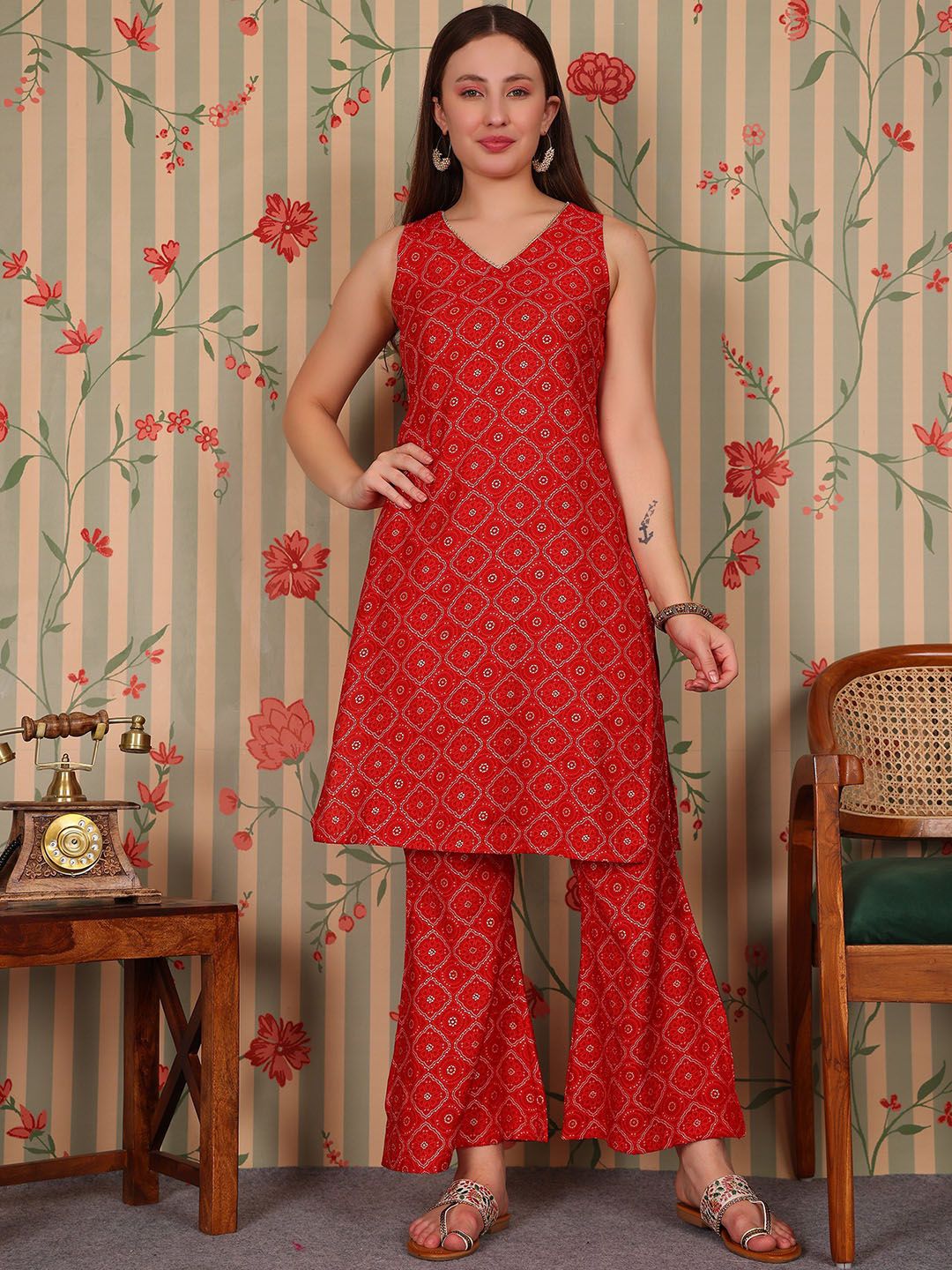 Ode by House of Pataudi Bandhani Printed V-Neck Gotta Patti Straight Kurta with Trousers - Distacart