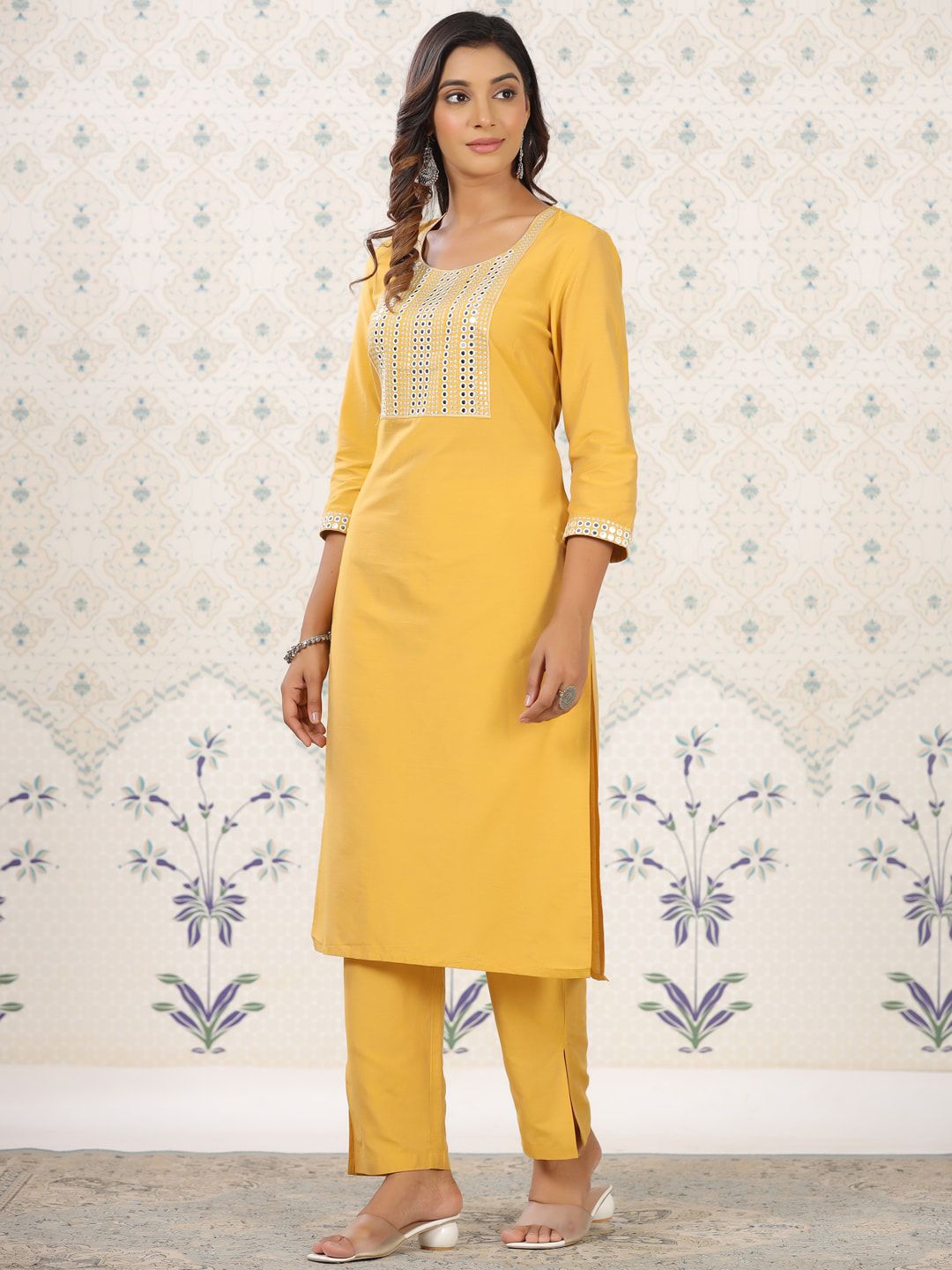 Ode by House of Pataudi Geometric Embroidered Thread Work Straight Kurta with Trousers - Distacart