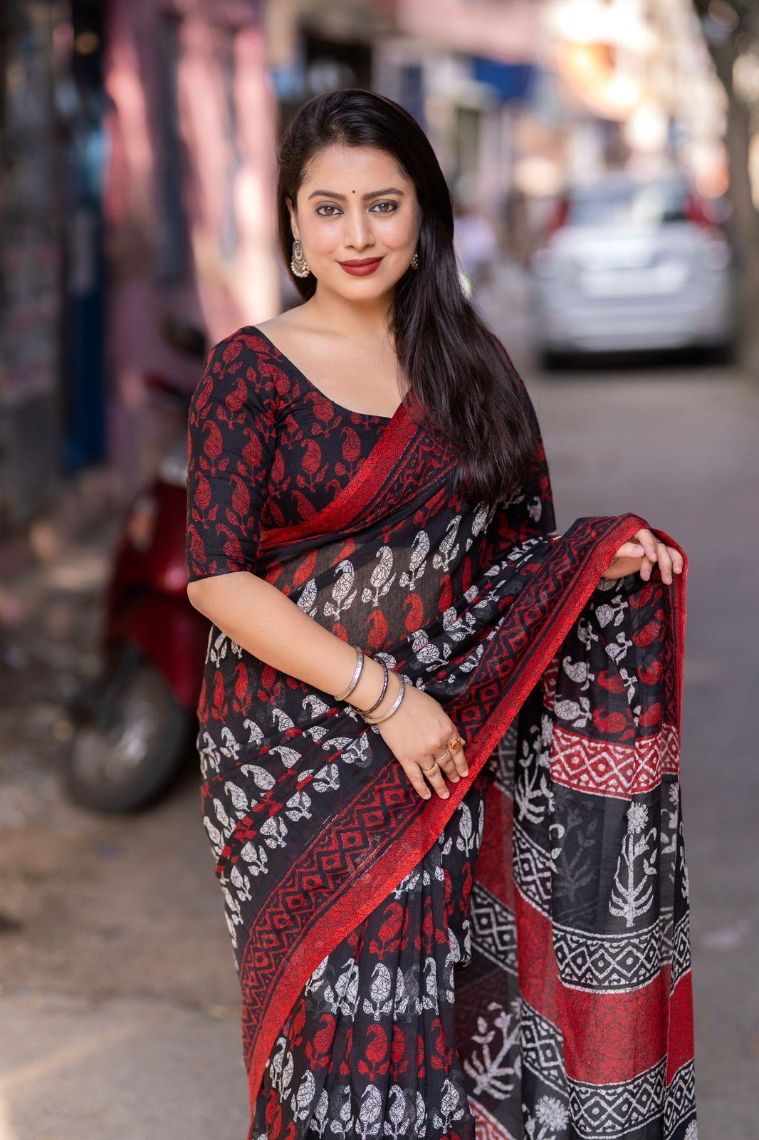 Red Linen Blend Ethnic Motifs Saree with Unstitched Blouse - Hiral Fashion - Distacart