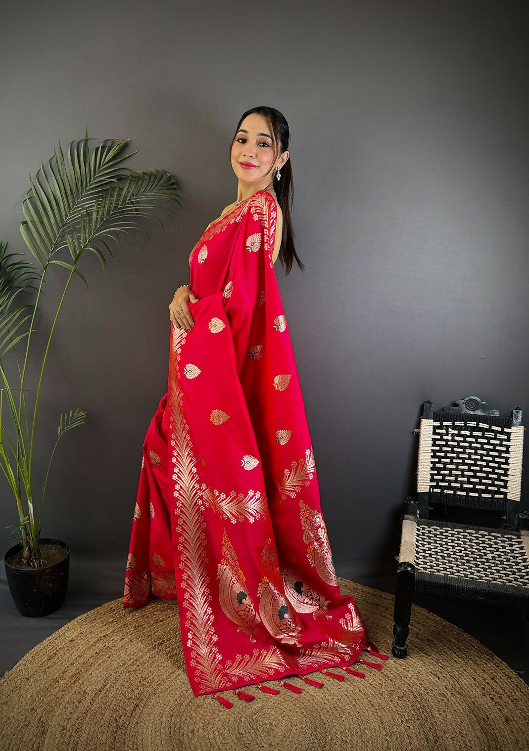 Joban Fashion Banarasi Pink Woven Soft Silk Saree