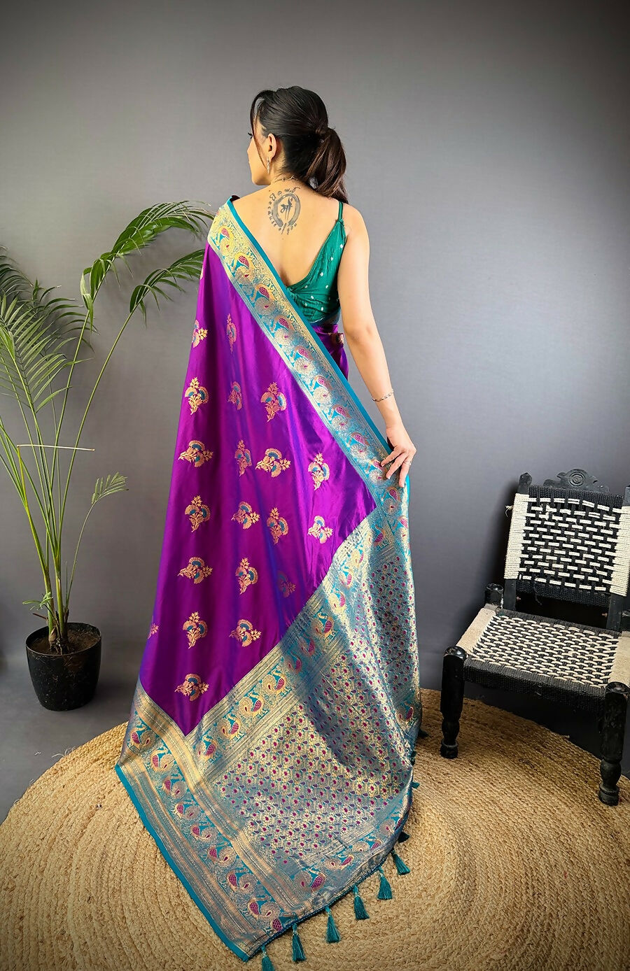 Joban Fashion Banarasi Magenta Woven Soft Silk Saree