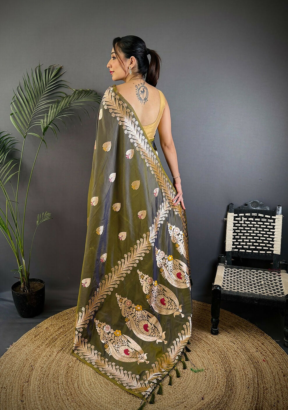 Joban Fashion Banarasi Mehendi Green Woven Soft Silk Saree