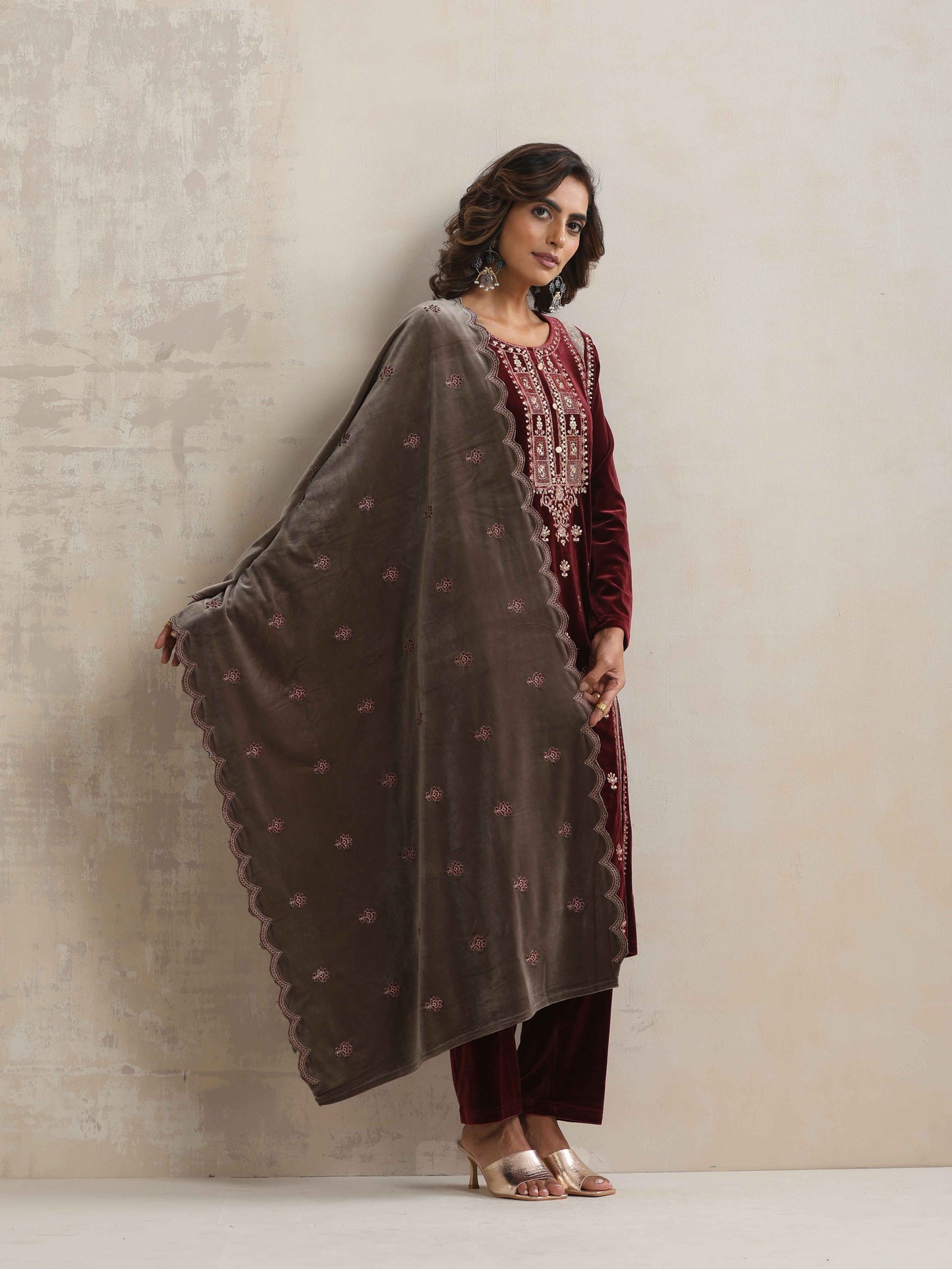 trueBrowns Maroon Velvet Embroidered Kurta Pant Dupatta Set - Distacart