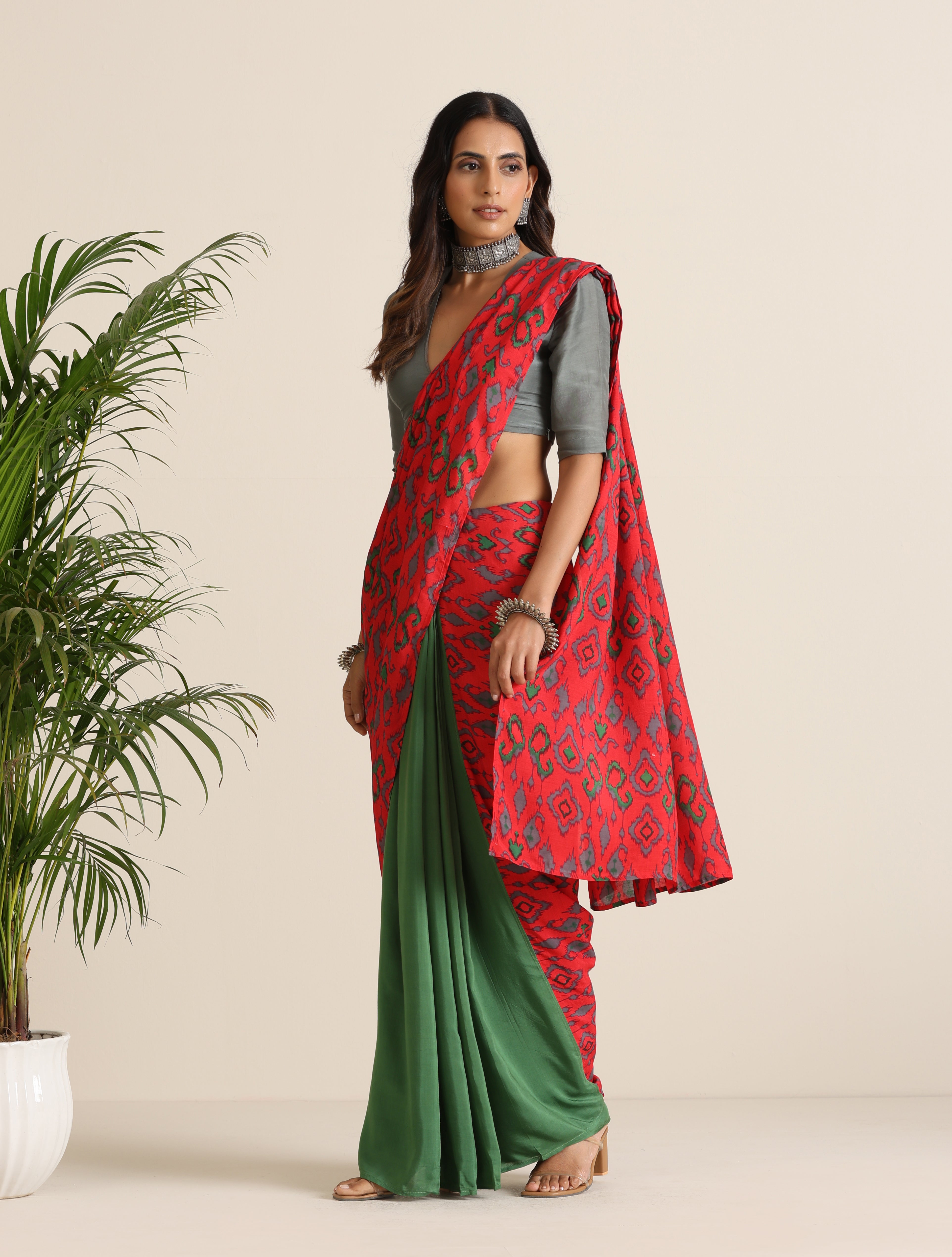 trueBrowns Red Muslin Ikat Saree