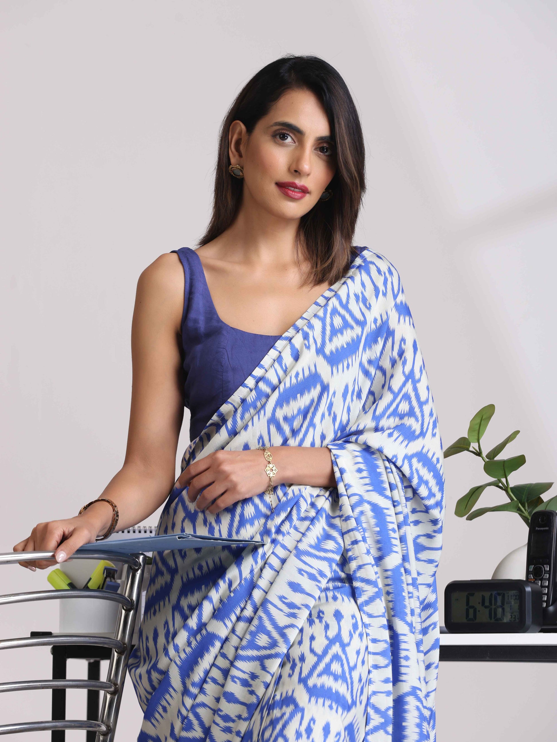 trueBrowns Blue Muslin Ikat Saree - Distacart