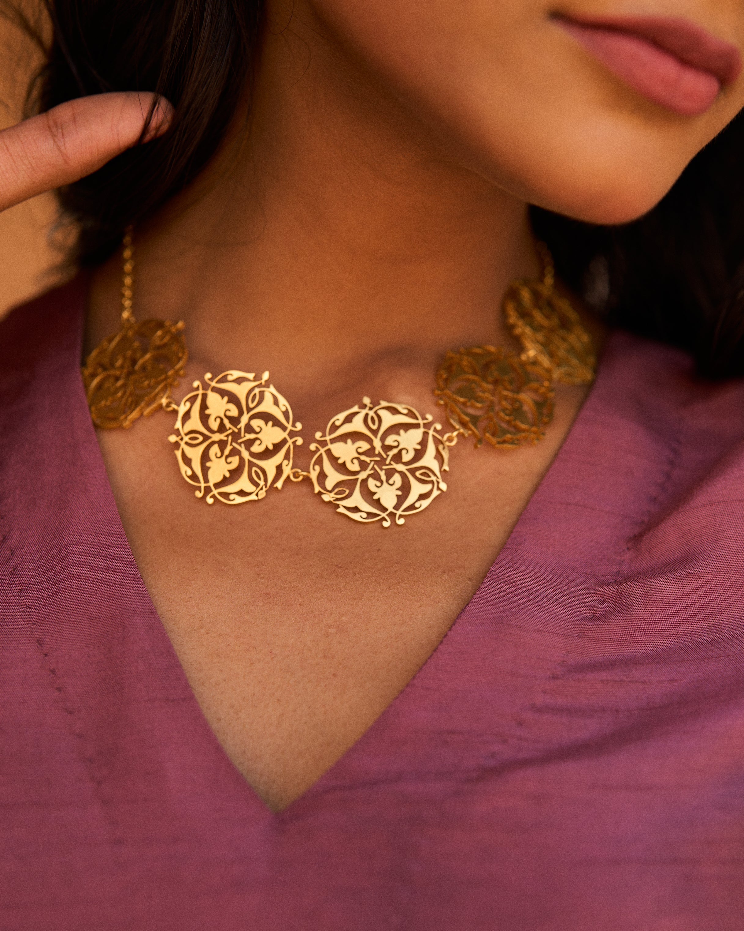 trueBrowns Gold-Polished Leaf Choker