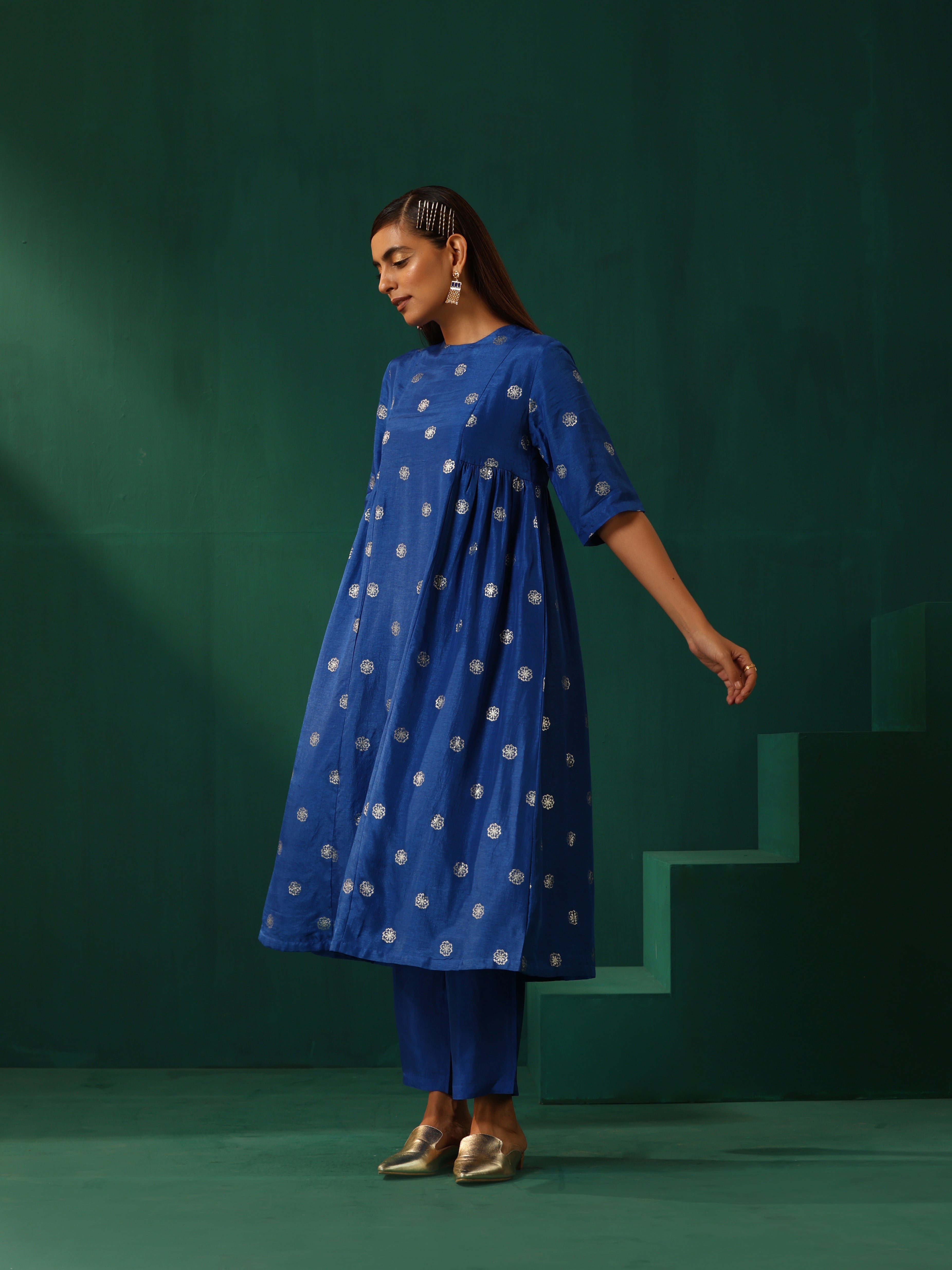 trueBrowns Royal Blue Geometric Floral Viscose Silk Side Gathered Kurta Pant Set - Distacart