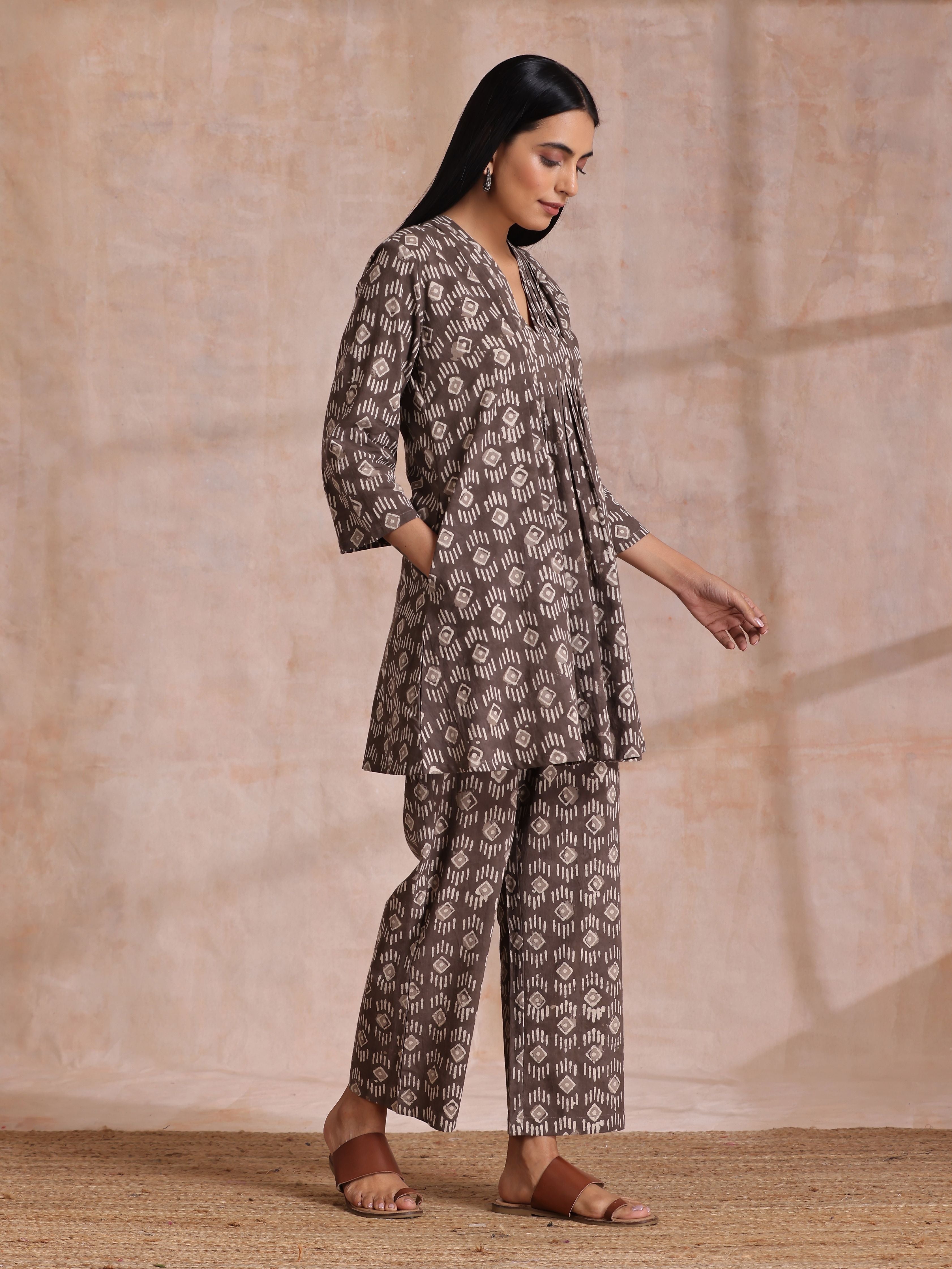 trueBrowns Clay Dabu Geometric Print Cotton Pleated Co-Ord Set - Distacart