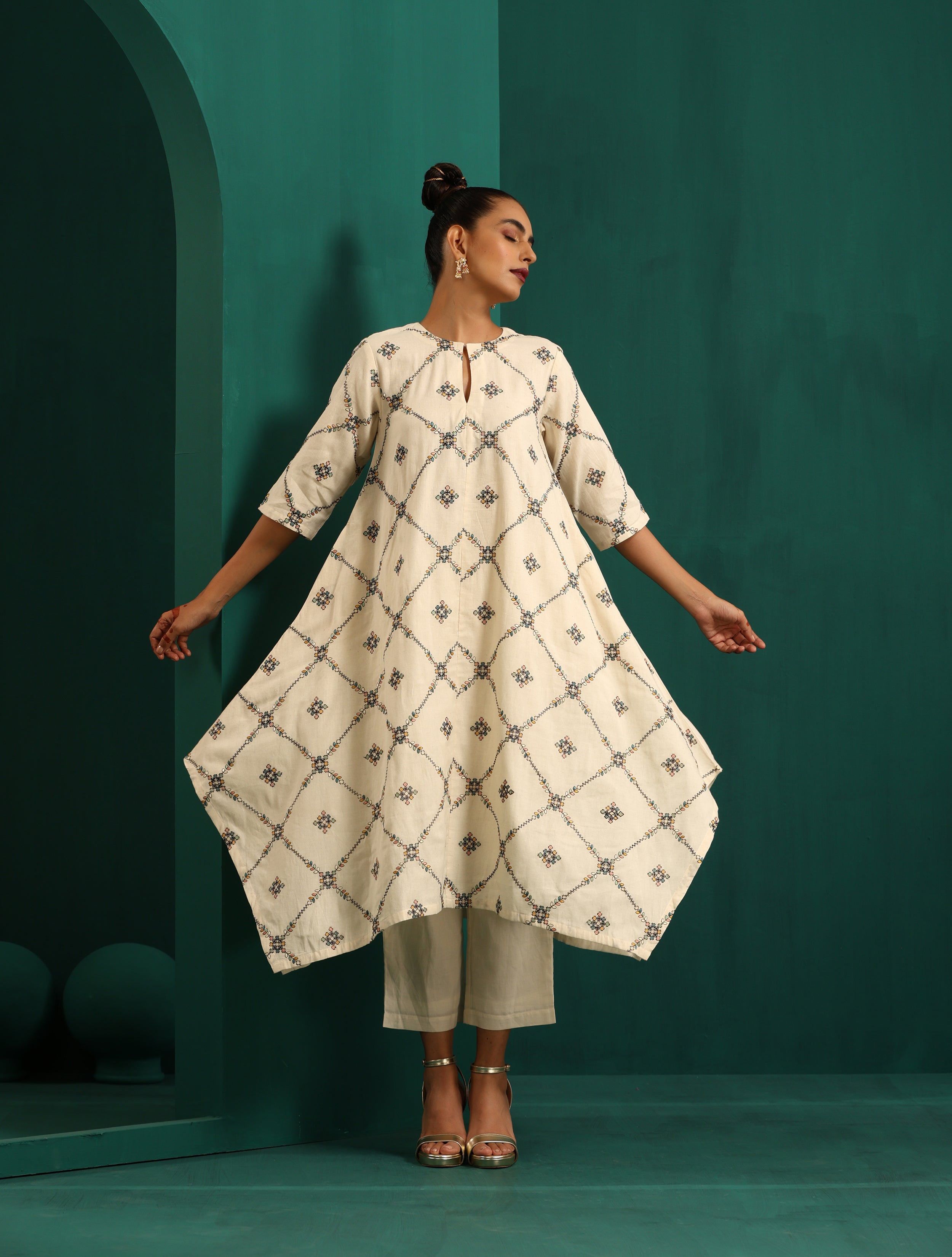 trueBrowns Ivory Rhombus Cotton Handkerchief Kurta Pant Set - Distacart