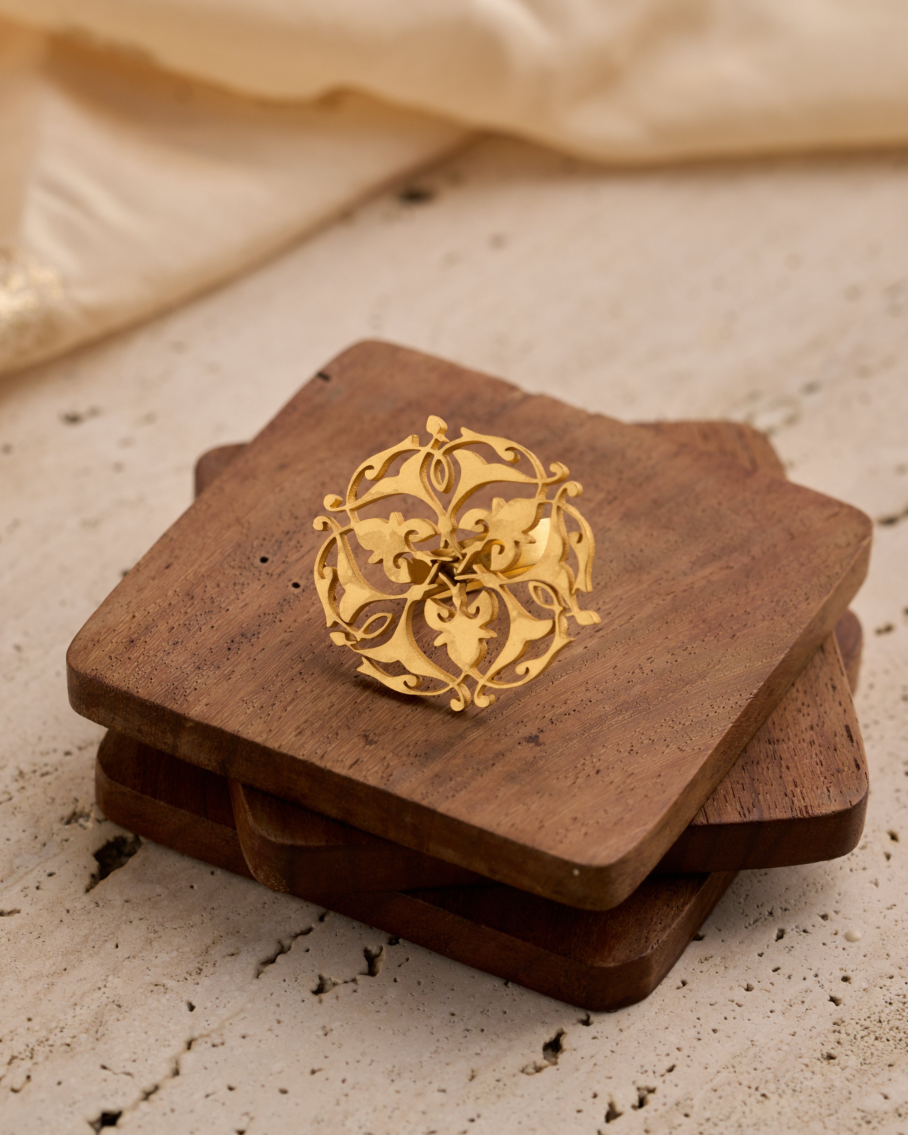 trueBrowns Gold-Polished Circle Ring - Distacart