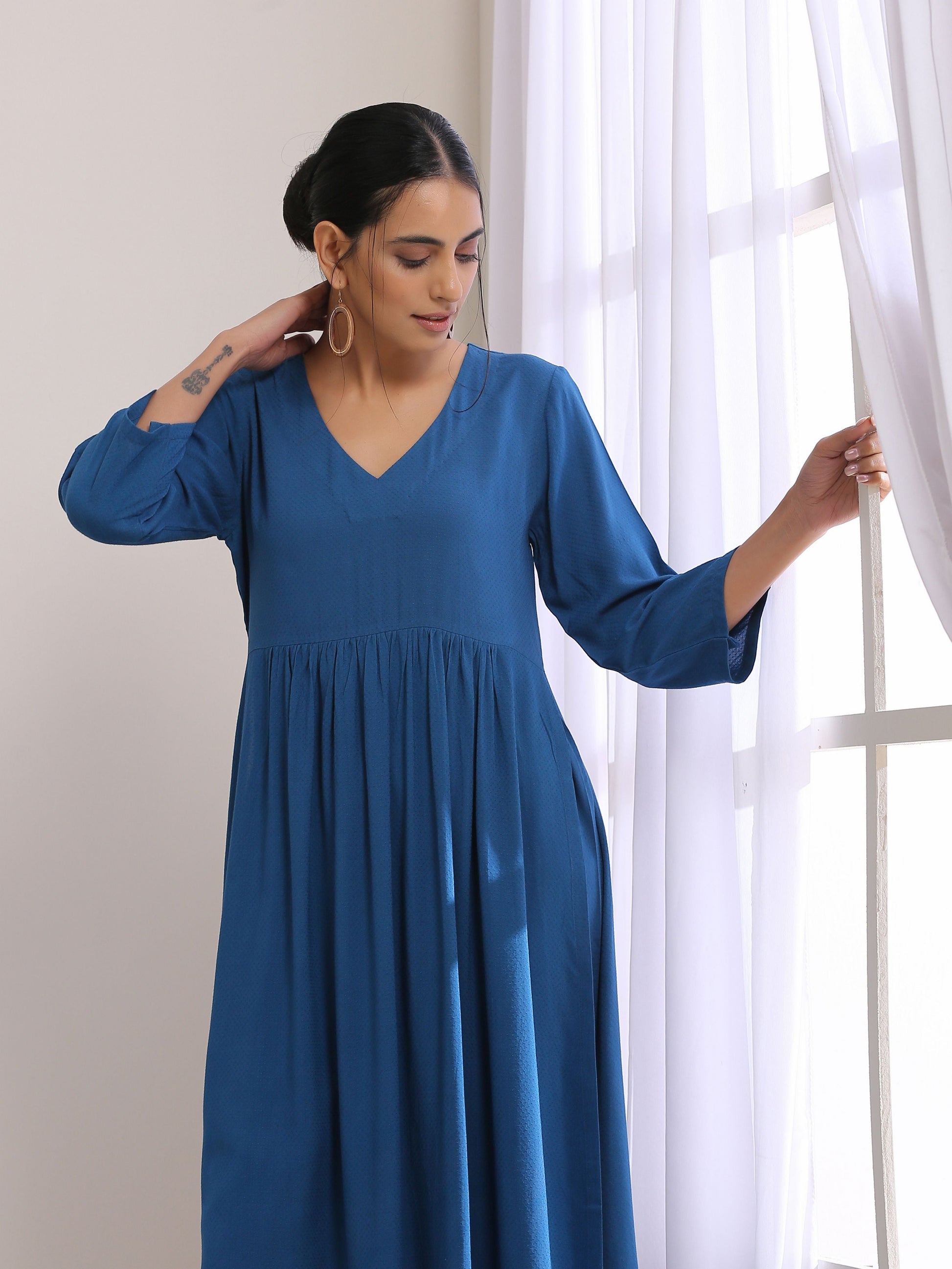 trueBrowns Classic Blue Dobby High Slit Gathered Kurta Set - Distacart