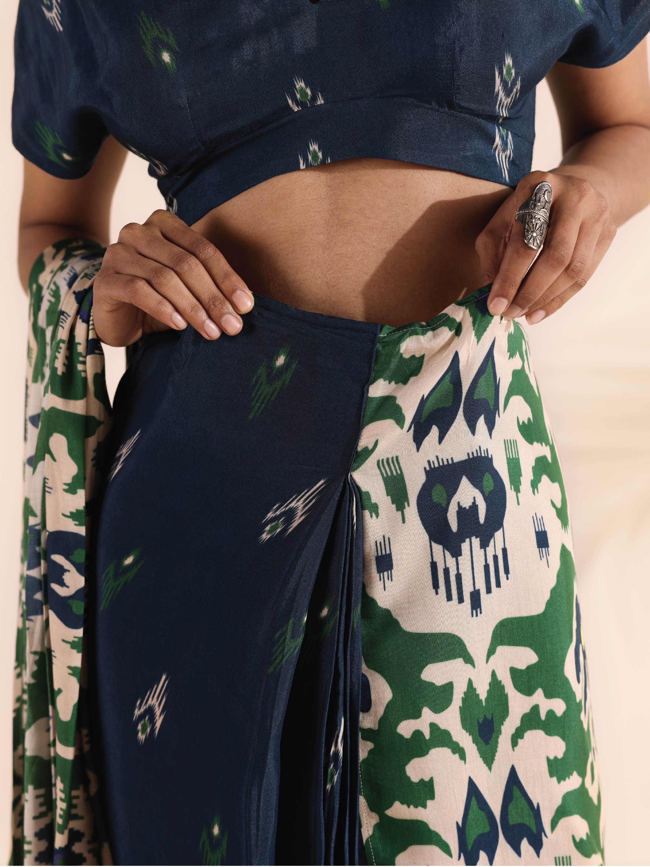 trueBrowns Green Blue Muslin Ikat Saree