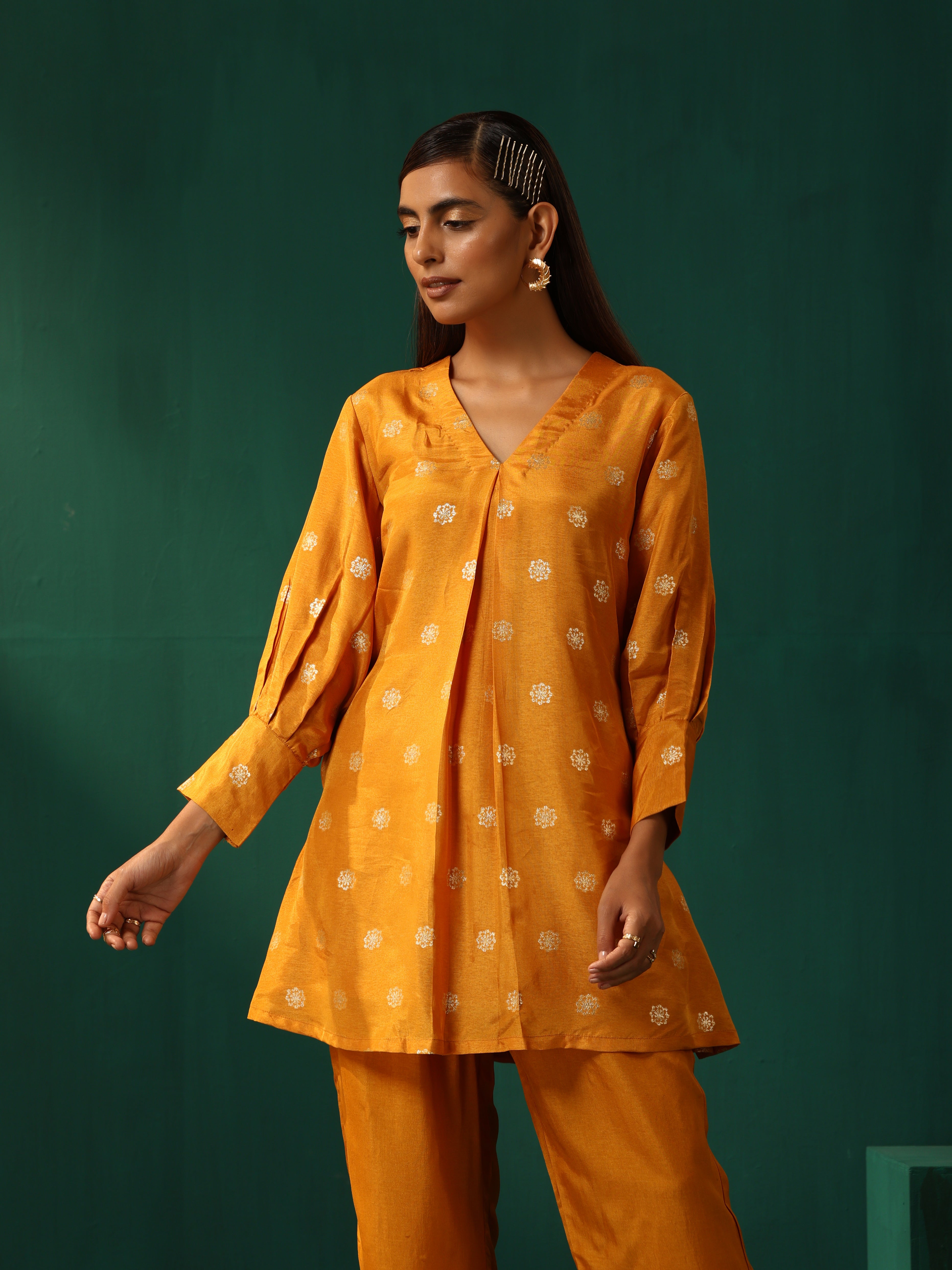 trueBrowns Mustard Geometric Floral Viscose Silk Front Pleat Co-ord Set - Distacart