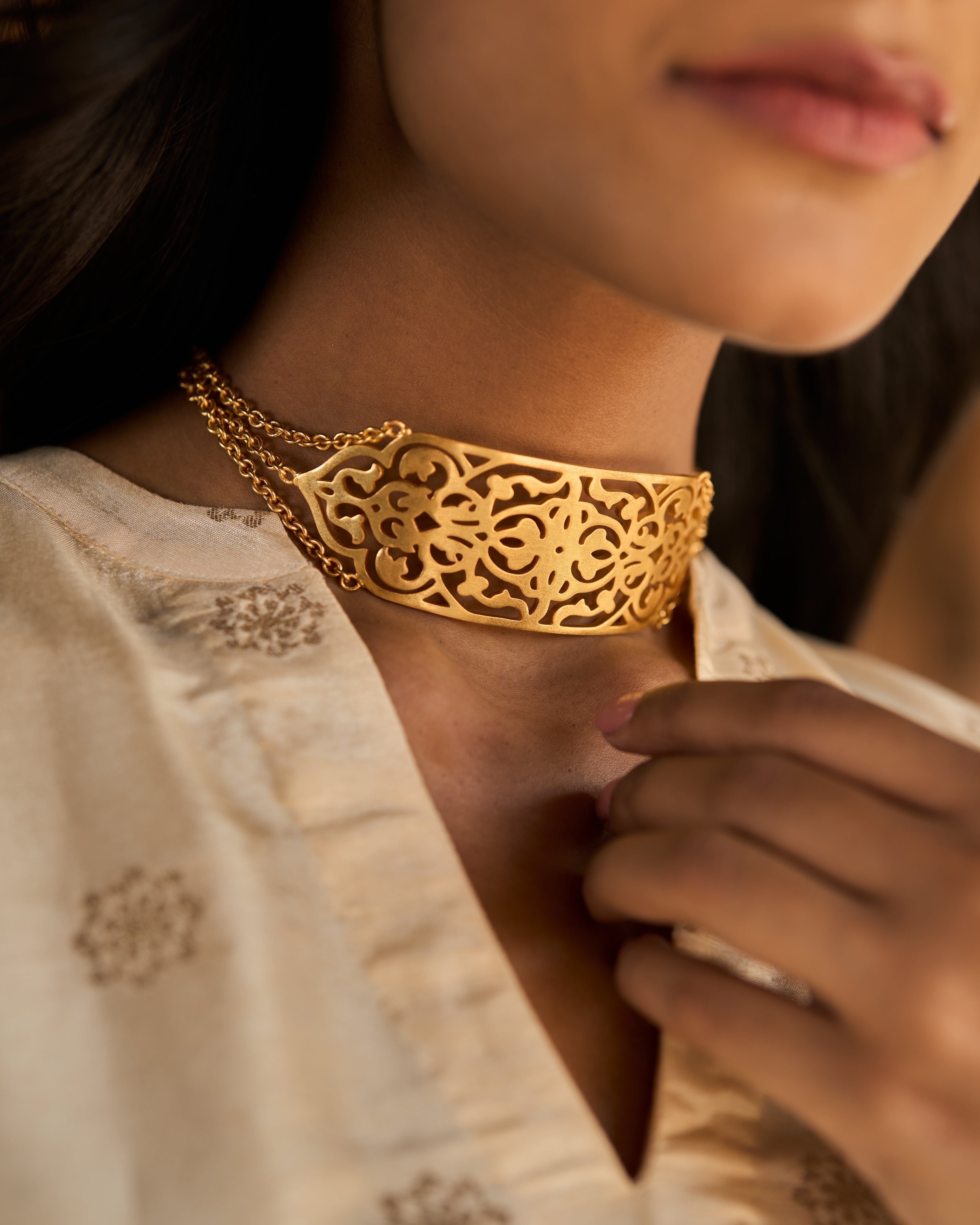 trueBrowns Gold-Polished Choker - Distacart
