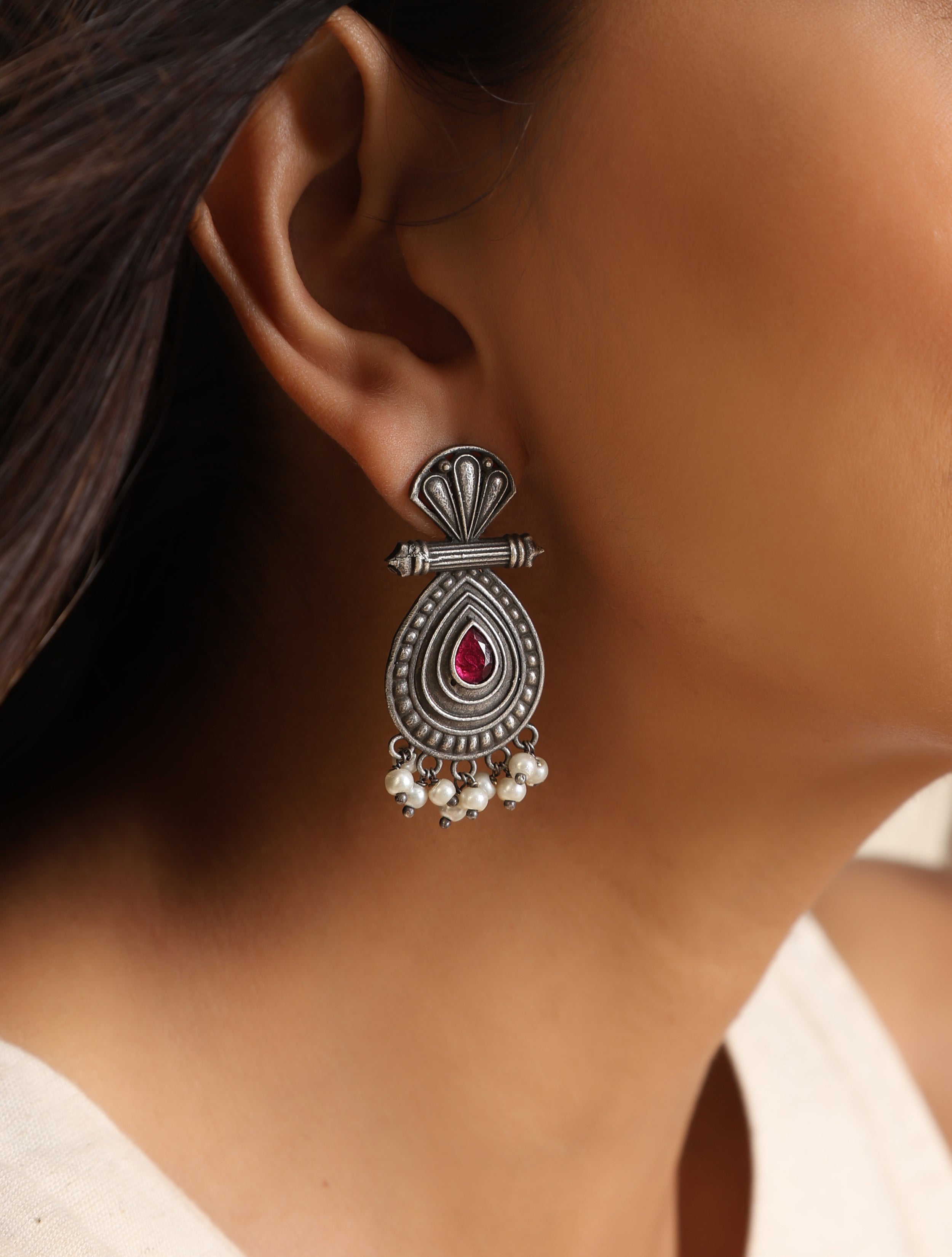 trueBrowns Silver Pearl Bead Earrings