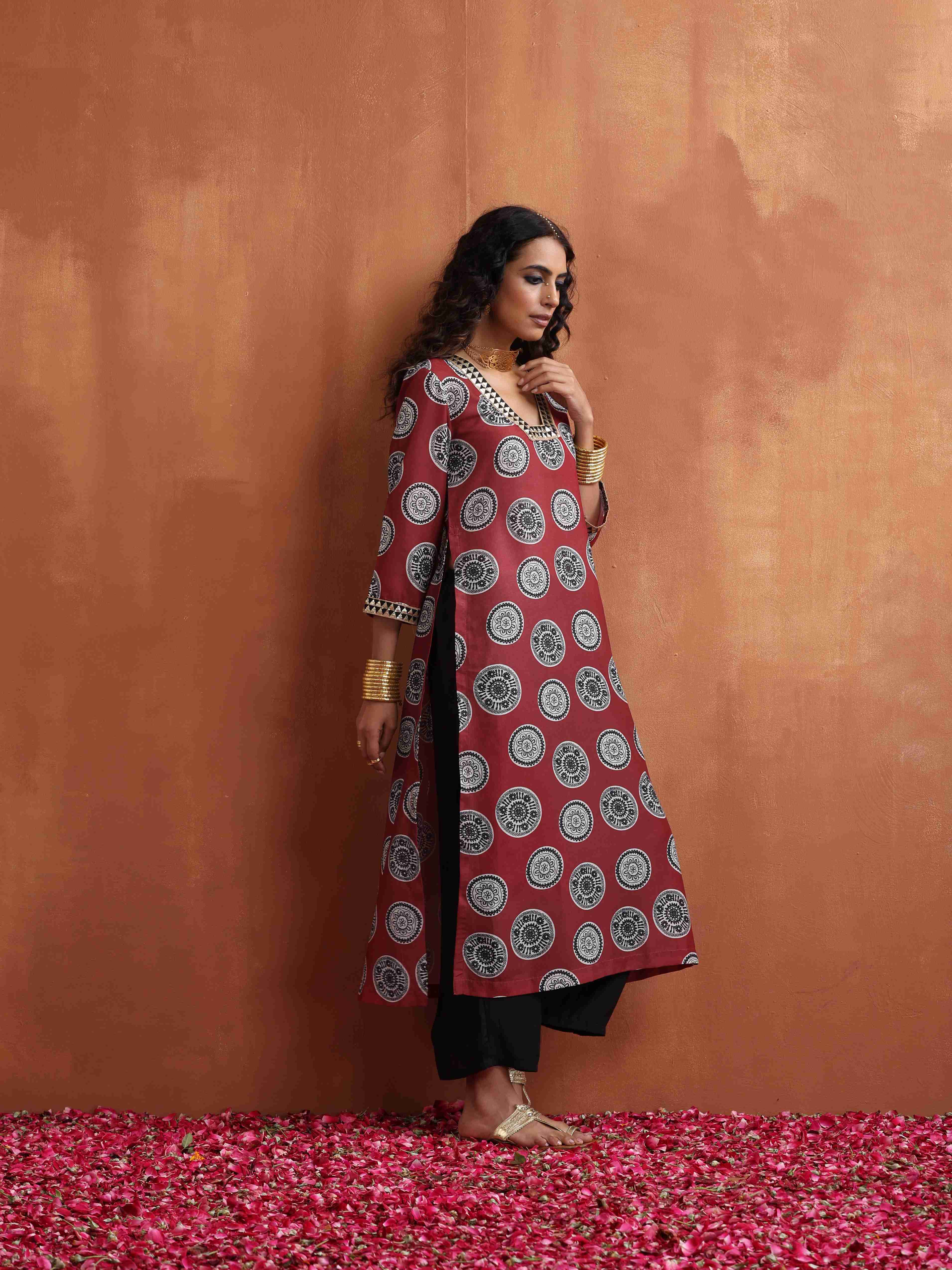 trueBrowns Maroon Print High Slit Kurta Set - Distacart