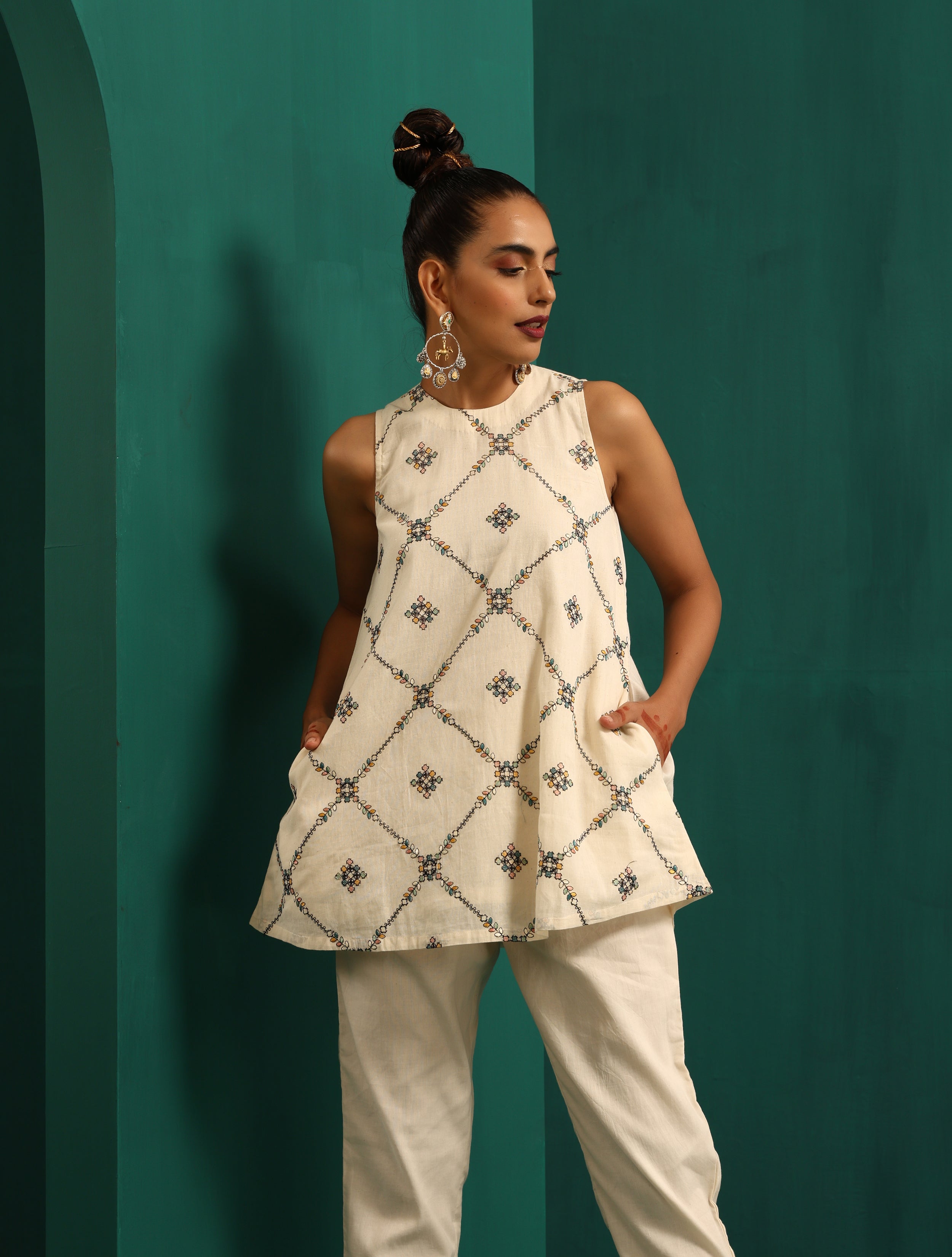trueBrowns Ivory Rhombus Cotton Sleeveless Co-Ord Set - Distacart