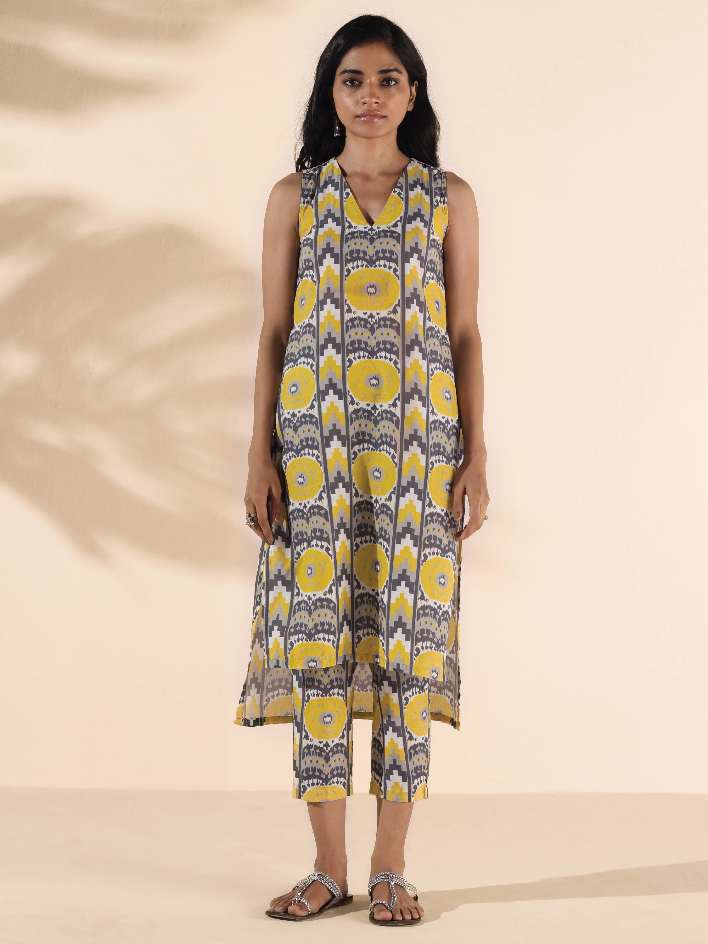 trueBrowns Yellow Cotton Ikat Sleeveless Kurta Pant Set - Distacart