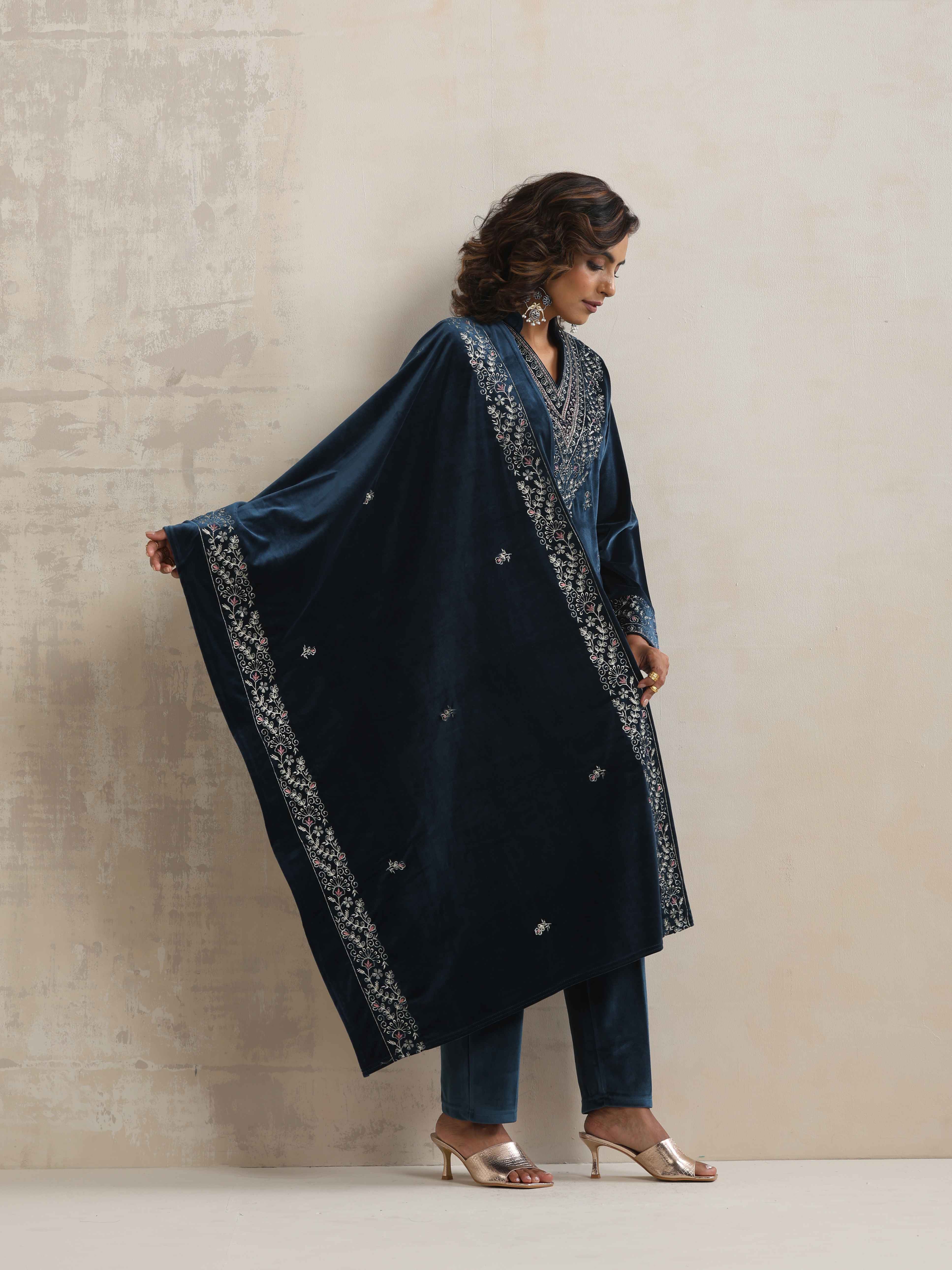 trueBrowns Blue Velvet Embroidered Kurta Pant Dupatta Set - Distacart