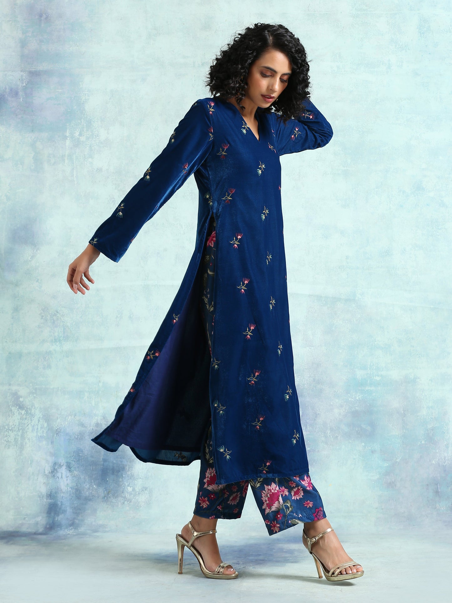 trueBrowns Blue Embroidered Velvet High Slit Kurta - Distacart