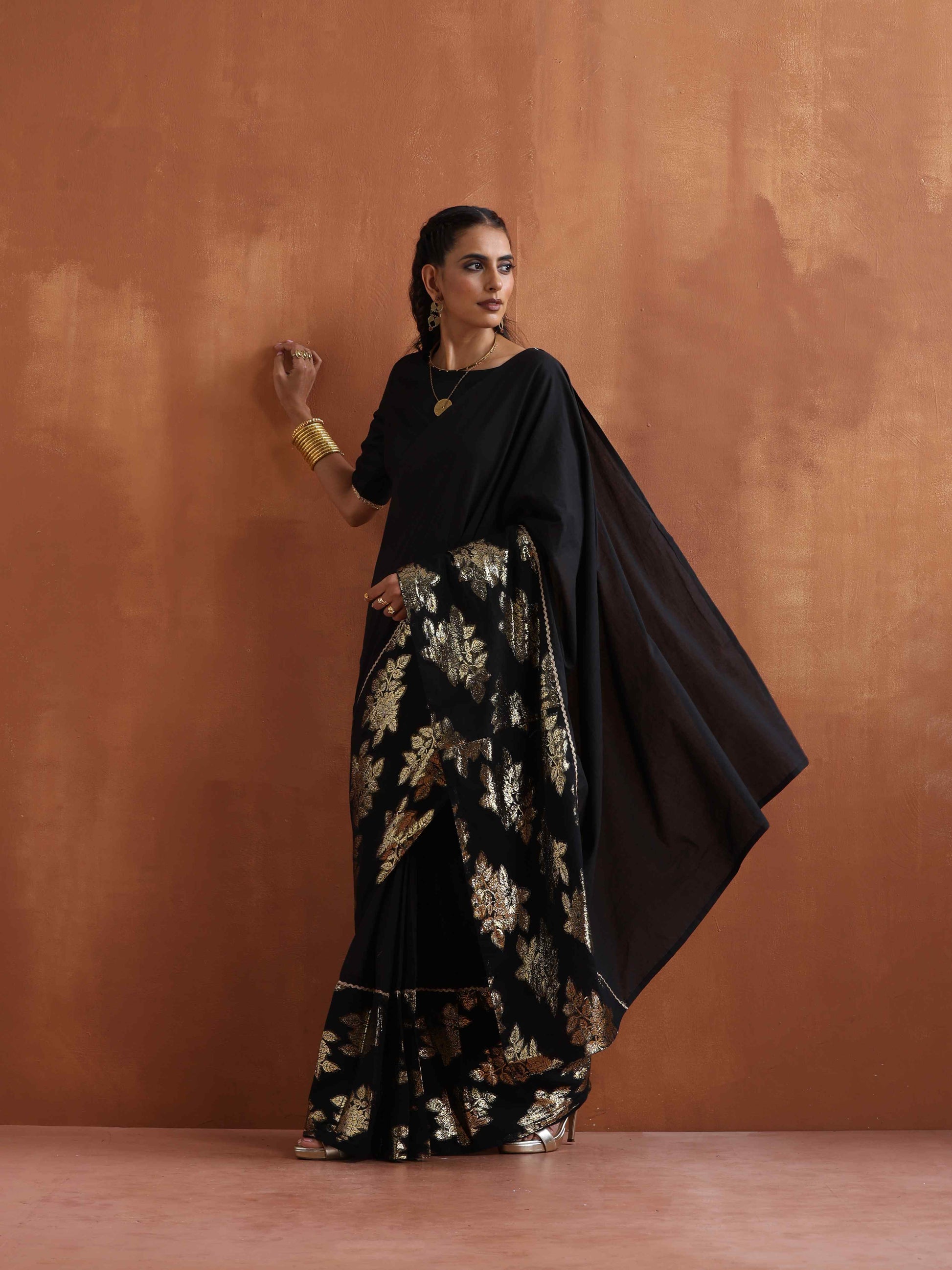 trueBrowns Black Metallic Ready To Wear Saree - Distacart