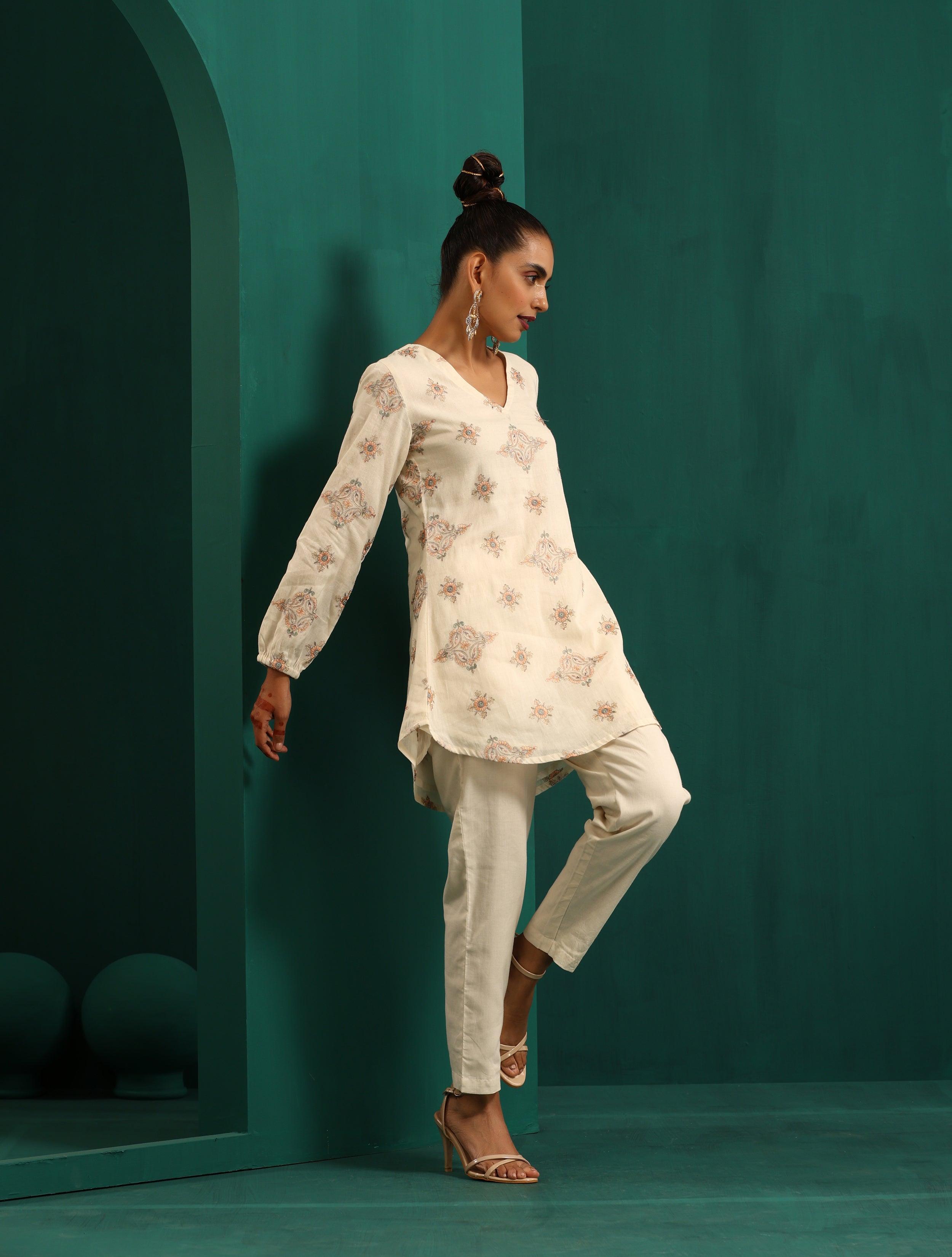 trueBrowns Ivory Peach Cotton V-Neck Co-Ord Set - Distacart