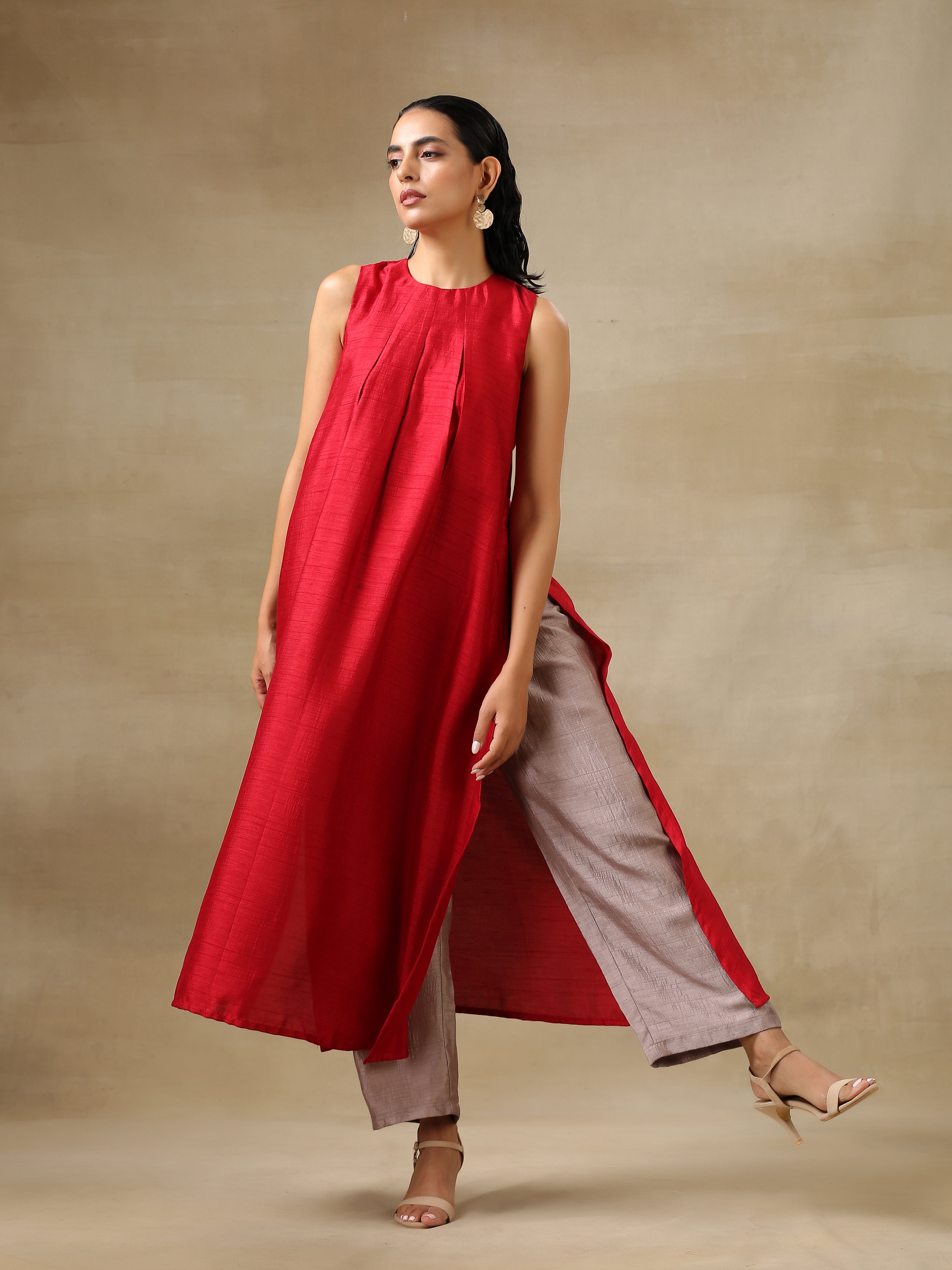 trueBrowns Maroon Textured Silk Sleeveless Kurta Pant Set - Distacart