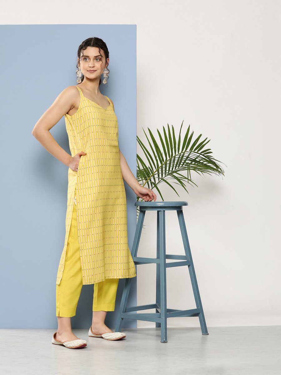 Ahalyaa Women Yellow Floral Printed Kurta with Trousers & Jacket - Distacart