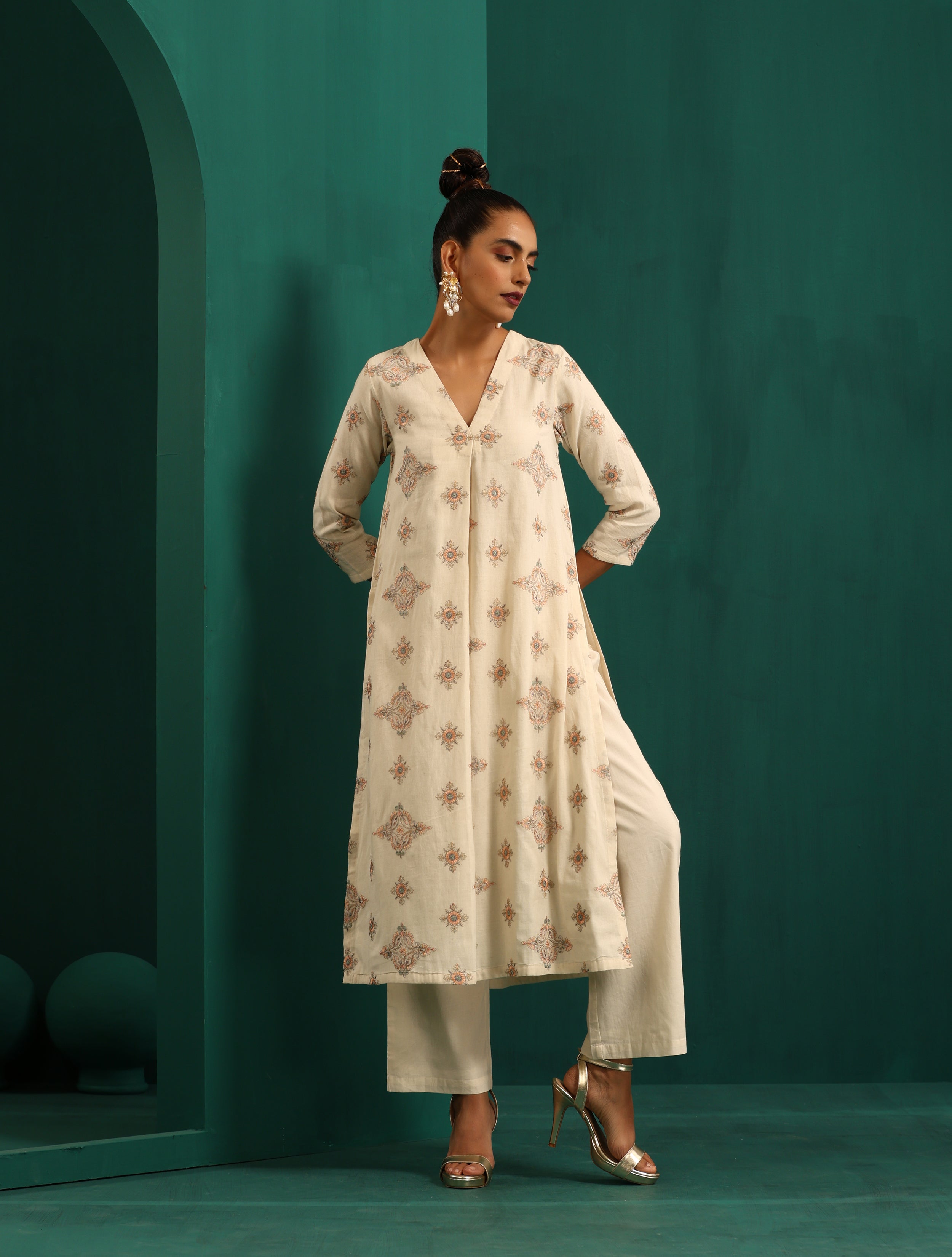 trueBrowns Ivory Peach Cotton Front Pleat Kurta Pant Set - Distacart